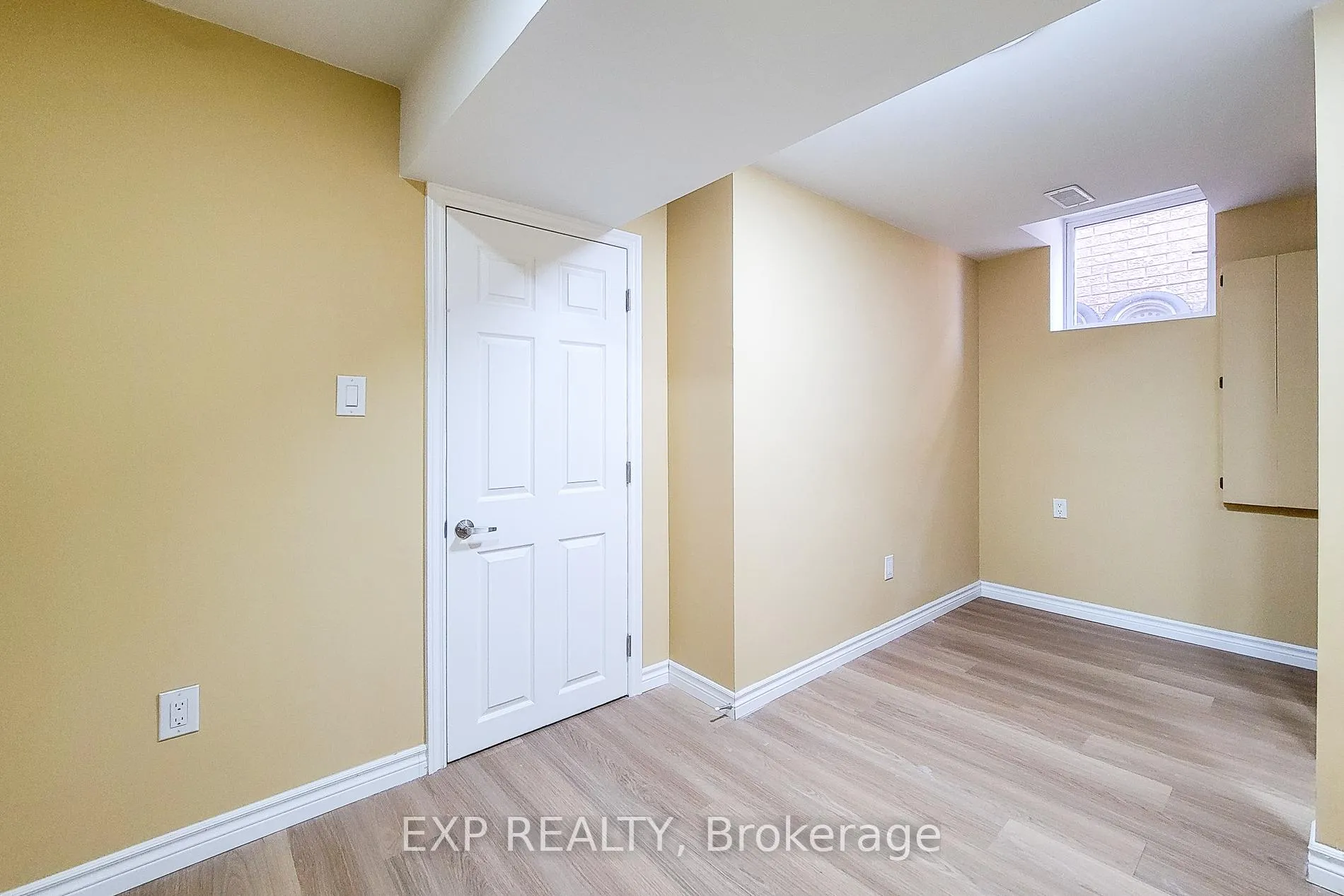 Photo 27 of Unit bsmnt, 14 White Road, Brampton, Fletcher's Meadow — HOMEH