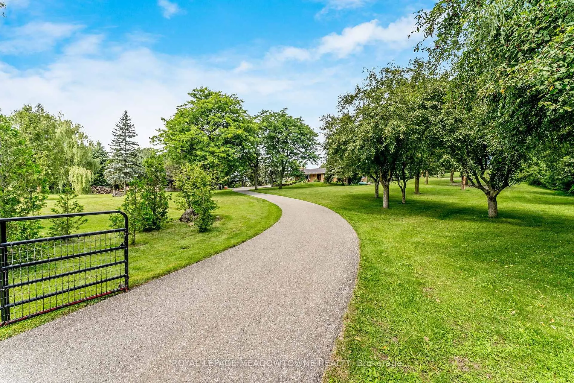 Photo 4 of 19997 Willoughby Road W, Caledon, Alton — HOMEH