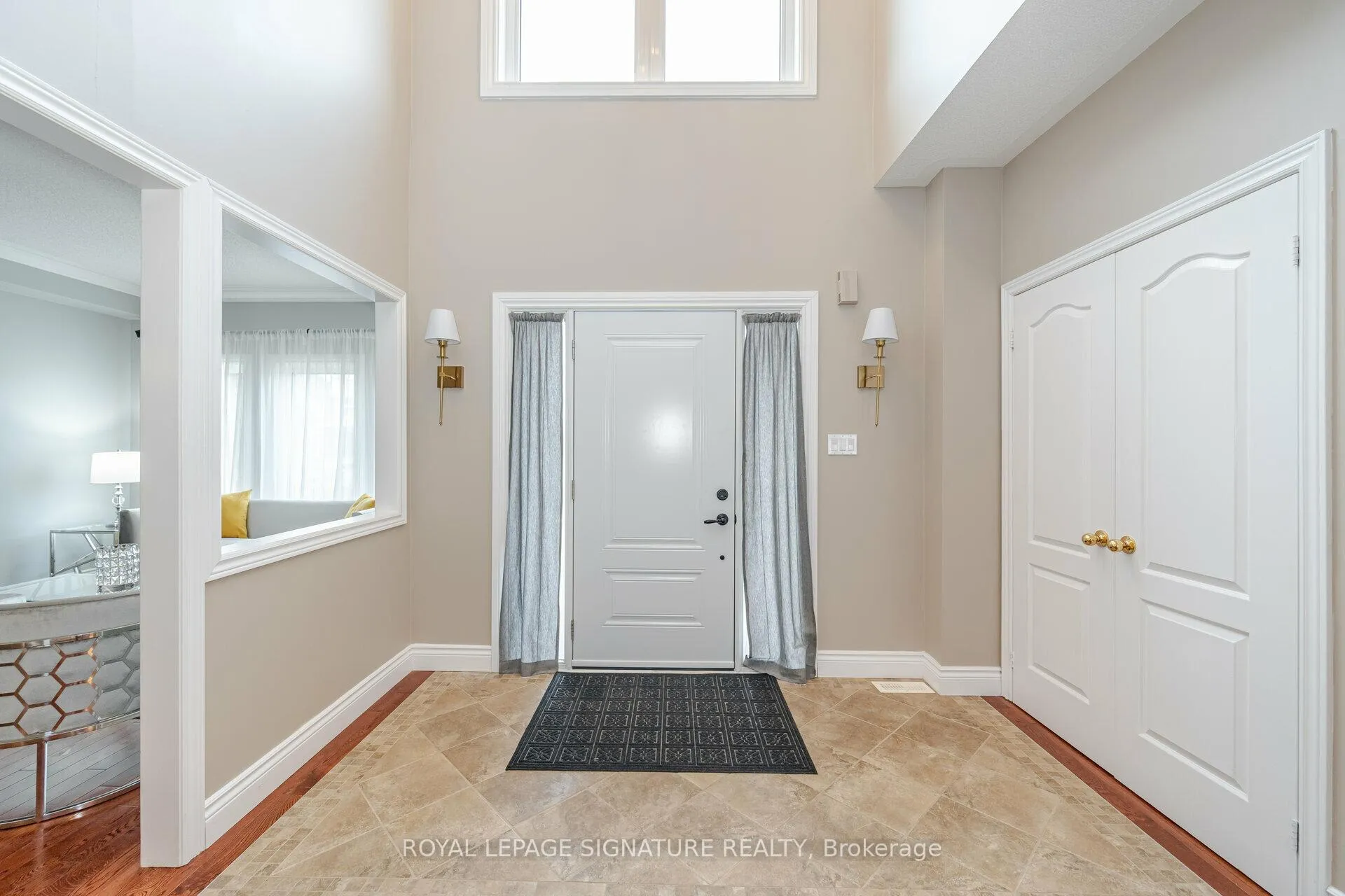 Photo 3 of 38 Sandringham Drive, Barrie, Innis-Shore — HOMEH