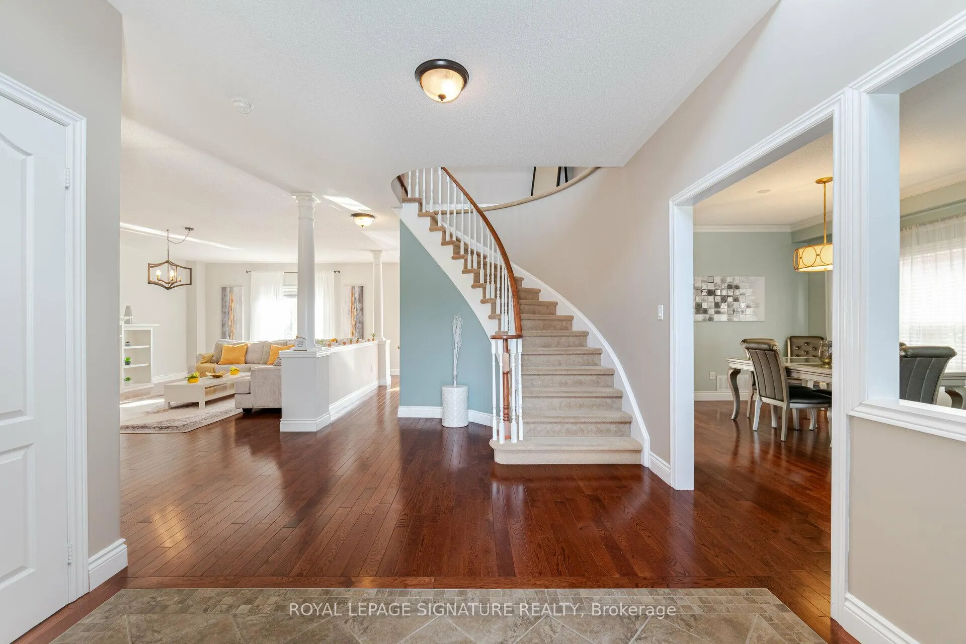 Photo 4 of 38 Sandringham Drive, Barrie, Innis-Shore — HOMEH