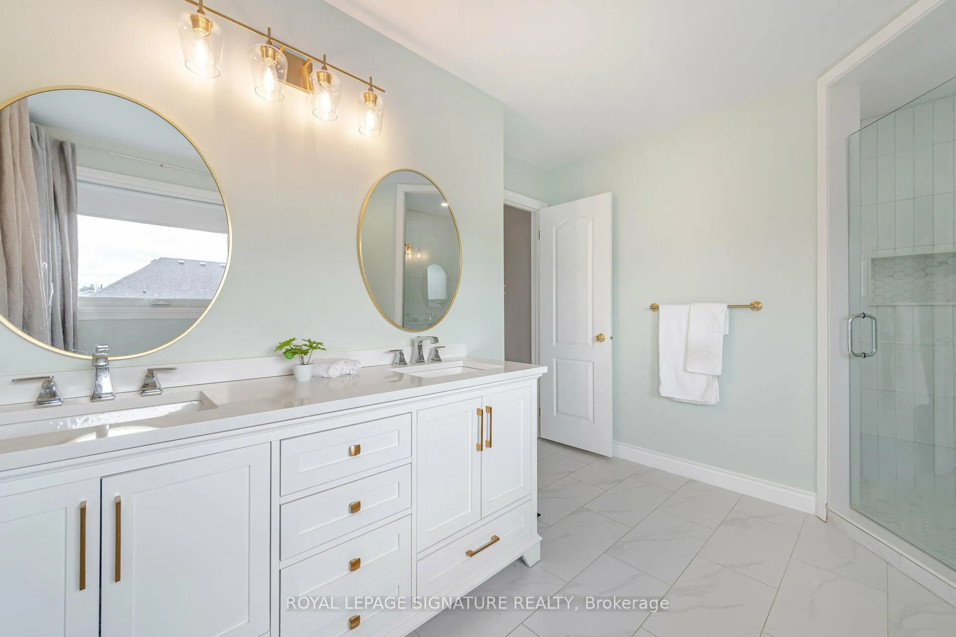 Photo 20 of 38 Sandringham Drive, Barrie, Innis-Shore — HOMEH