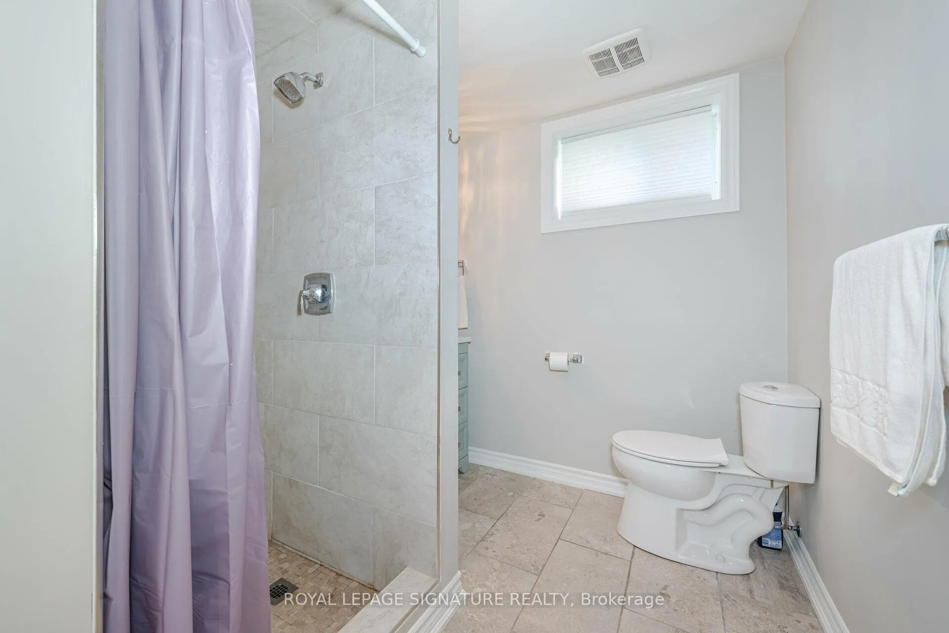 Photo 34 of 38 Sandringham Drive, Barrie, Innis-Shore — HOMEH
