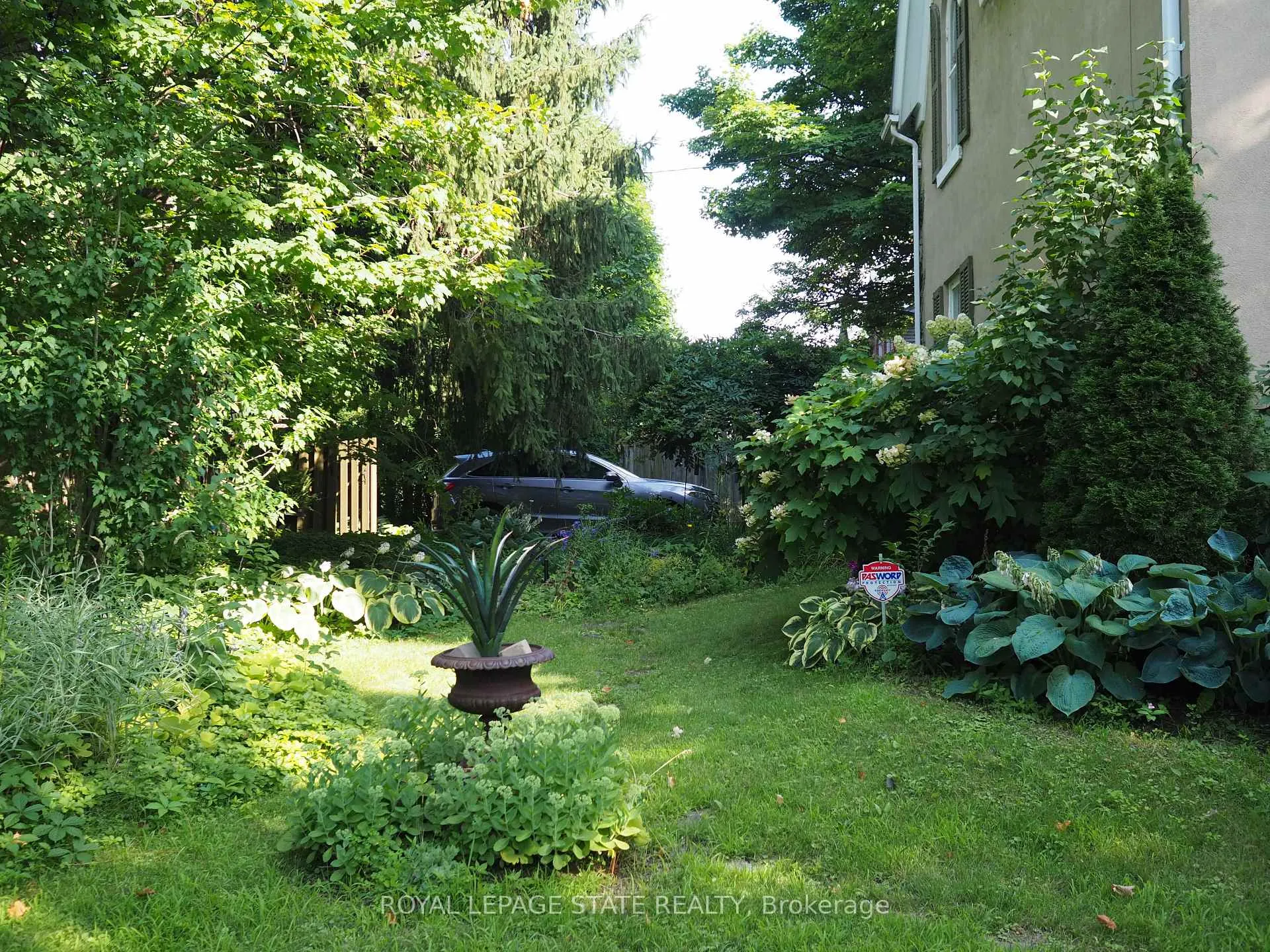 Photo 46 of 340 Dundas Street E, Hamilton, Waterdown — HOMEH