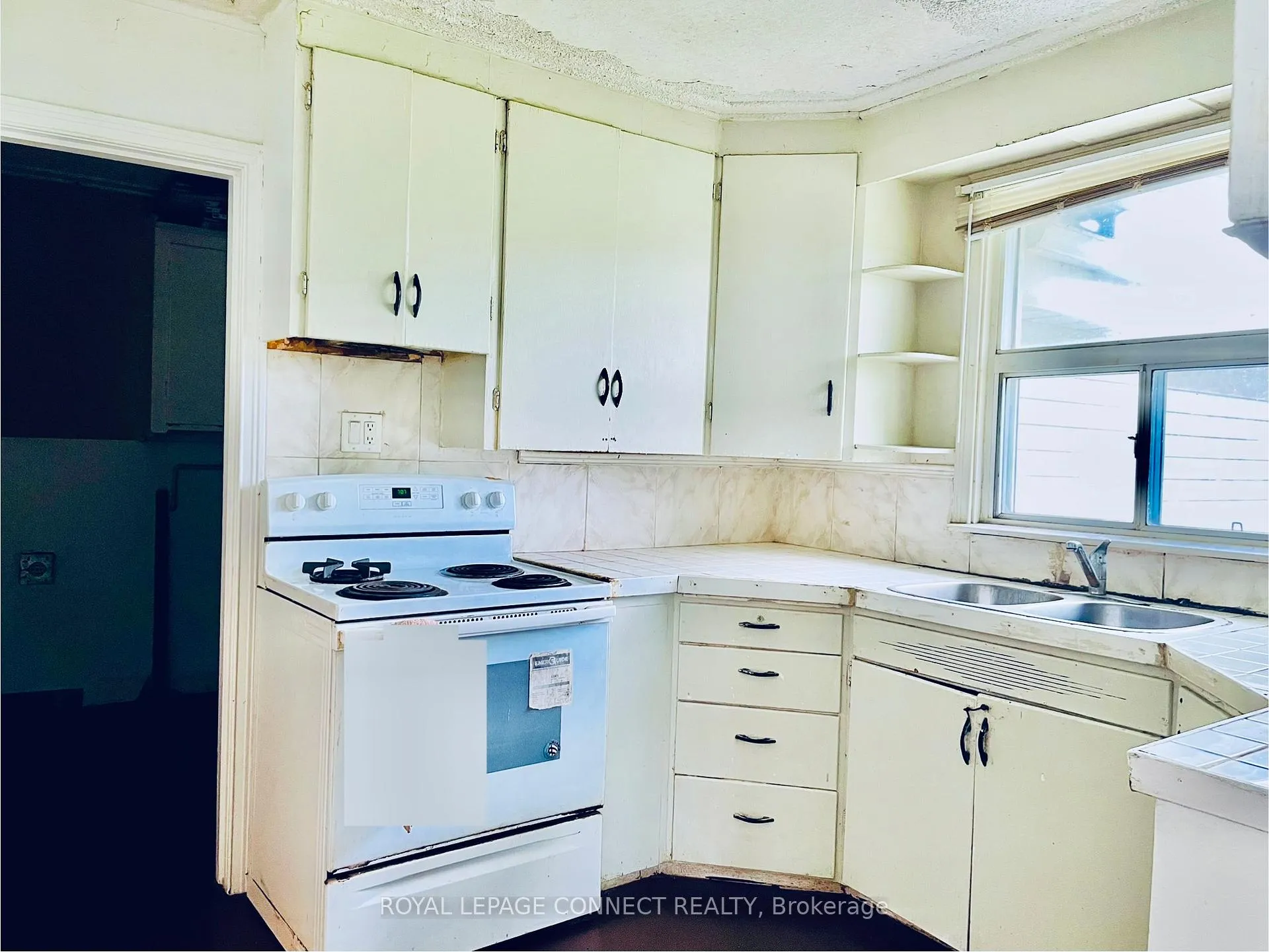 Photo 7 of Unit 3, 19470 Dufferin Street, King, Rural King — HOMEH