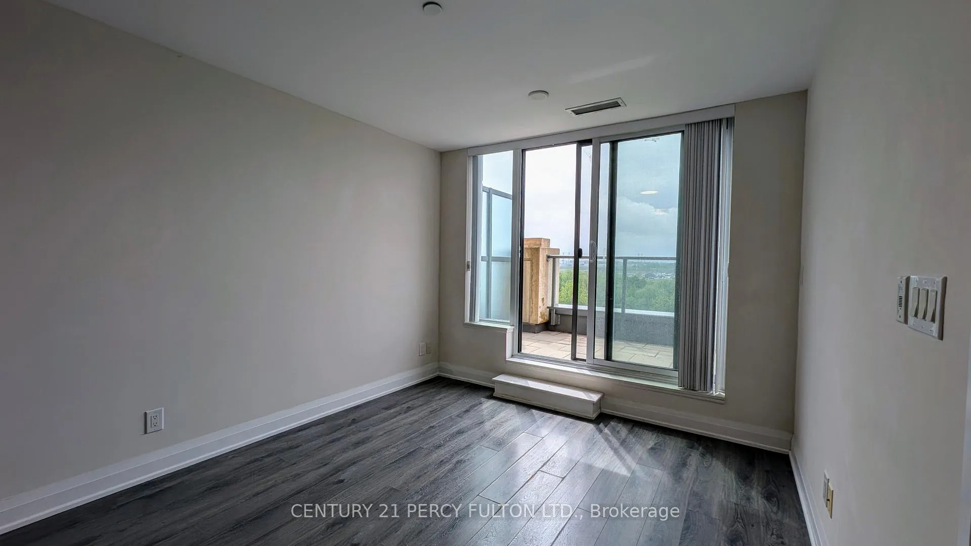 Photo 5 of Unit 917, 18 Uptown Drive, Markham, Unionville — HOMEH