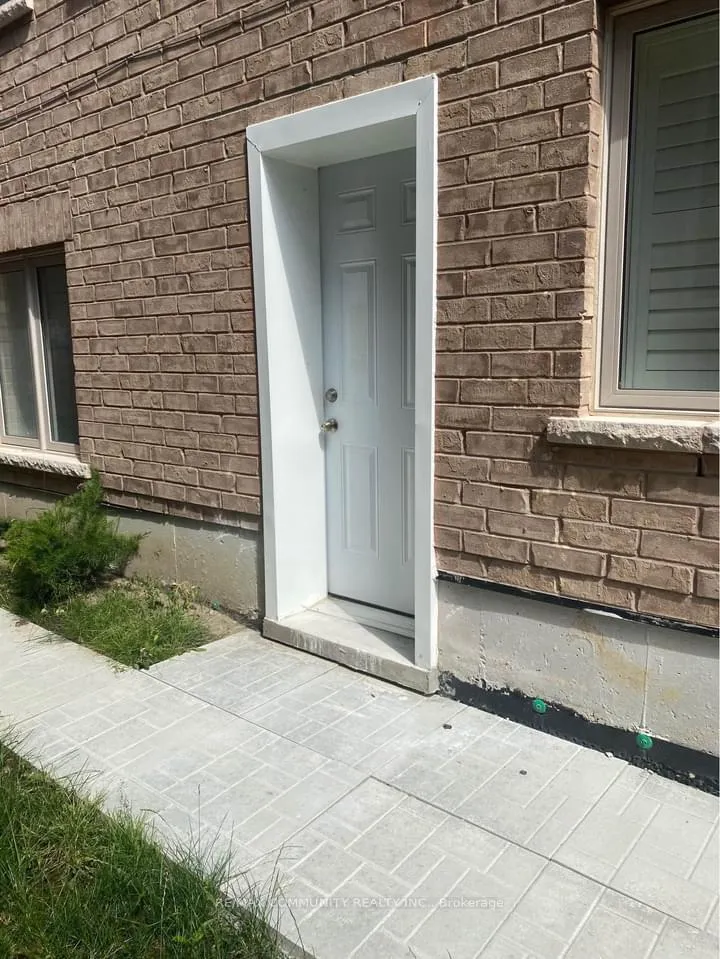Photo 2 of Unit Lower Level, 2409 Dress Circle Crescent, Oshawa, Windfields — HOMEH