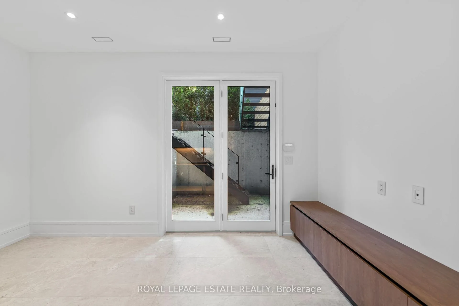 Photo 3 of Unit Lower Unit, 51 Maclean Avenue, Toronto, The Beaches — HOMEH