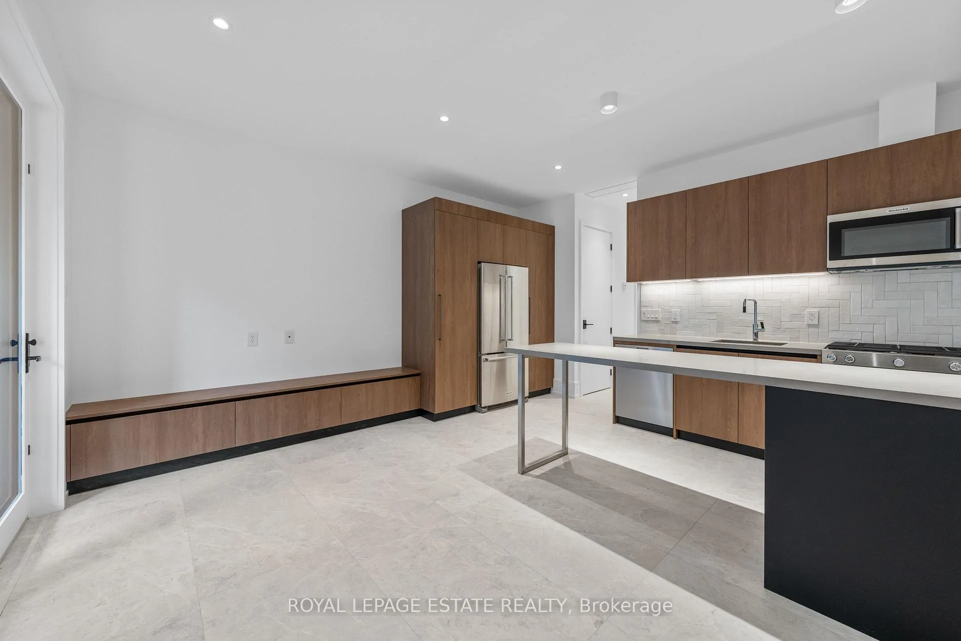 Photo 4 of Unit Lower Unit, 51 Maclean Avenue, Toronto, The Beaches — HOMEH