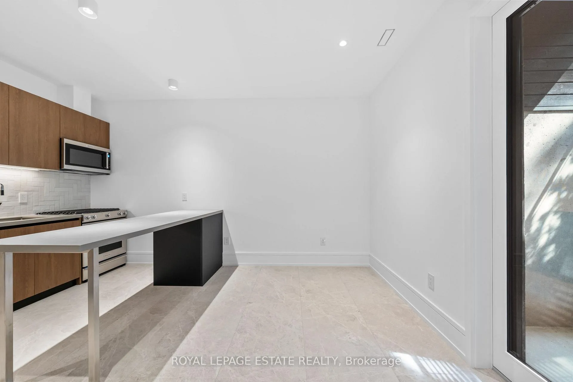 Photo 7 of Unit Lower Unit, 51 Maclean Avenue, Toronto, The Beaches — HOMEH