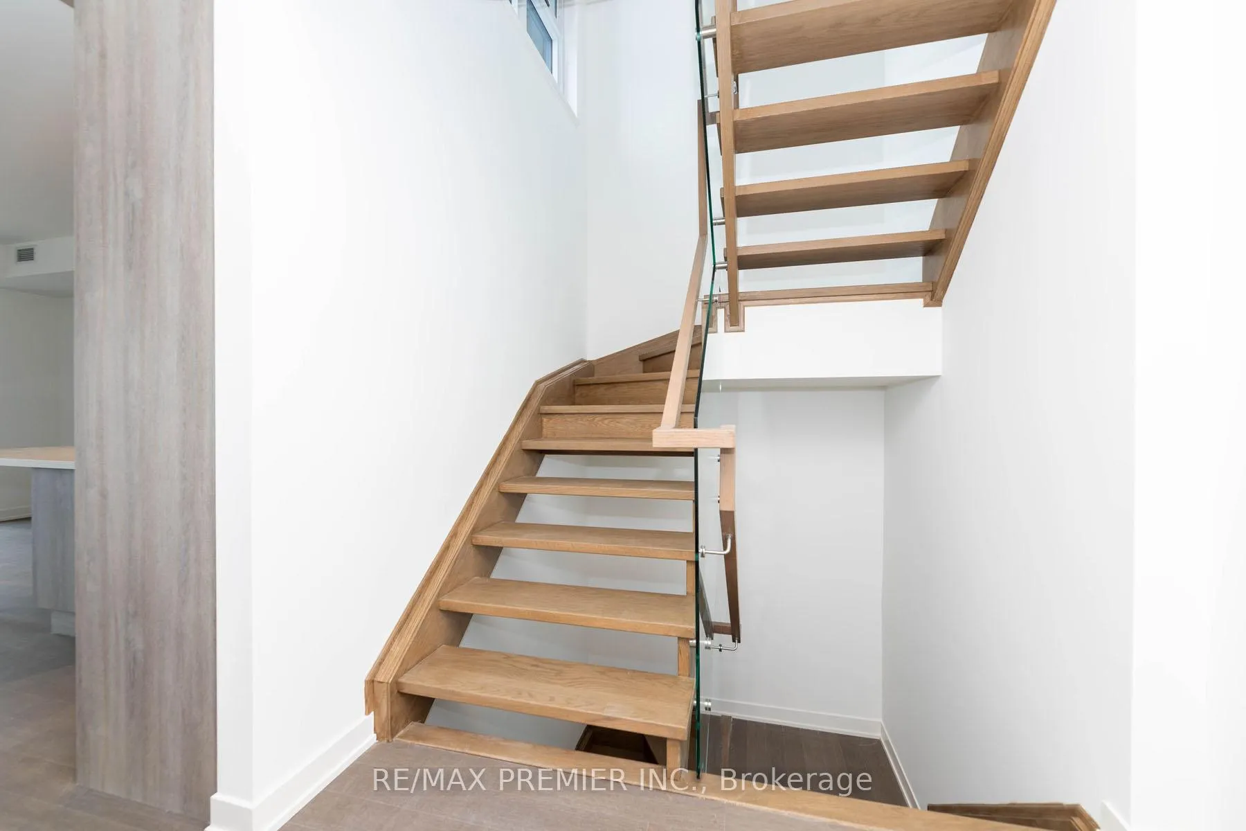 Photo 19 of Unit 912C, 38 Simcoe Promenade Circle, Markham, Unionville — HOMEH