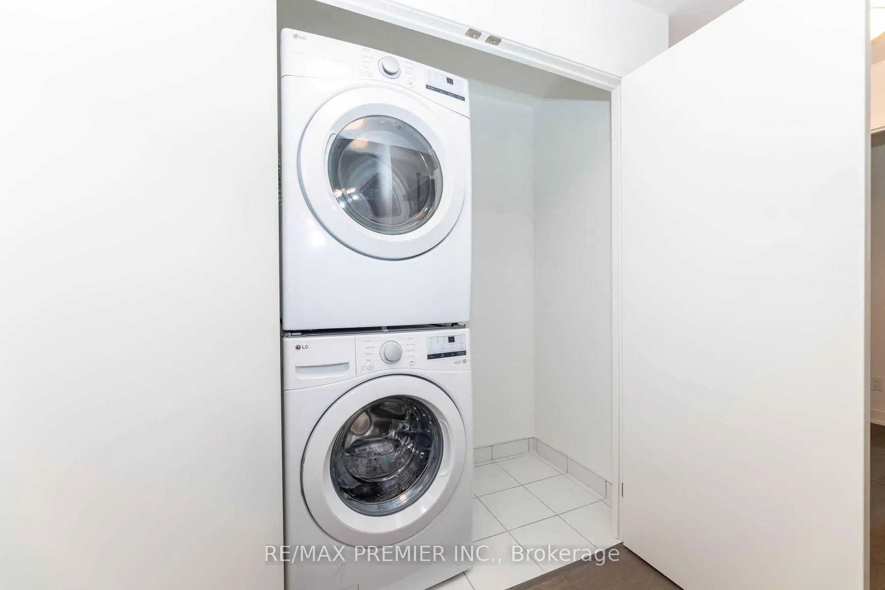 Photo 32 of Unit 912C, 38 Simcoe Promenade Circle, Markham, Unionville — HOMEH