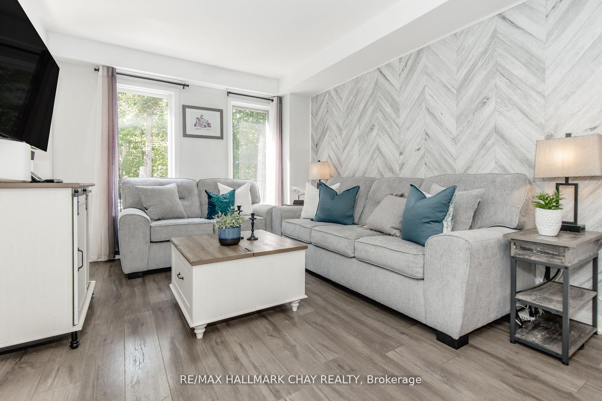 Photo 8 of 248 Ferndale Drive S, Barrie, Ardagh — HOMEH