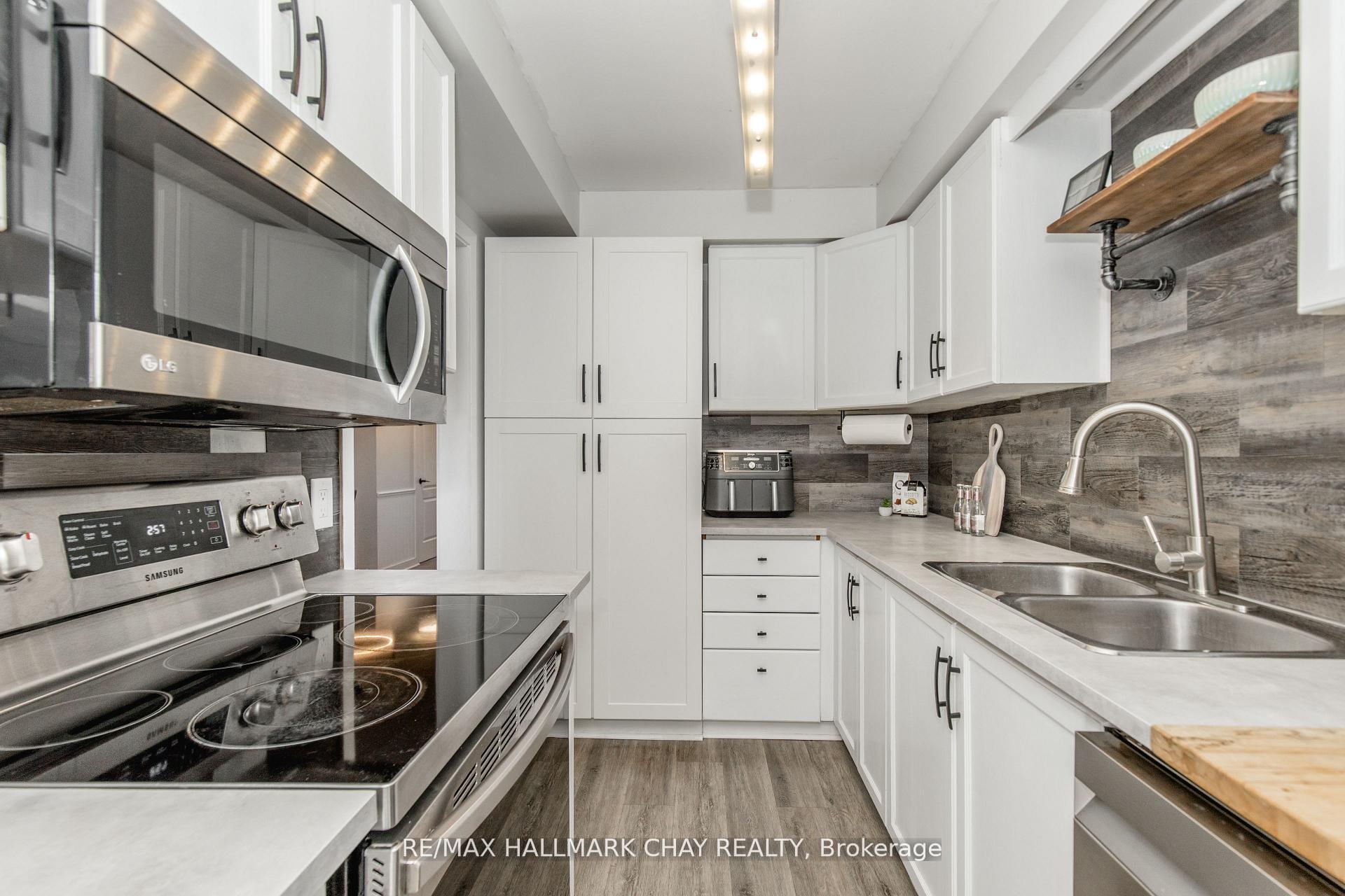 Photo 10 of 248 Ferndale Drive S, Barrie, Ardagh — HOMEH