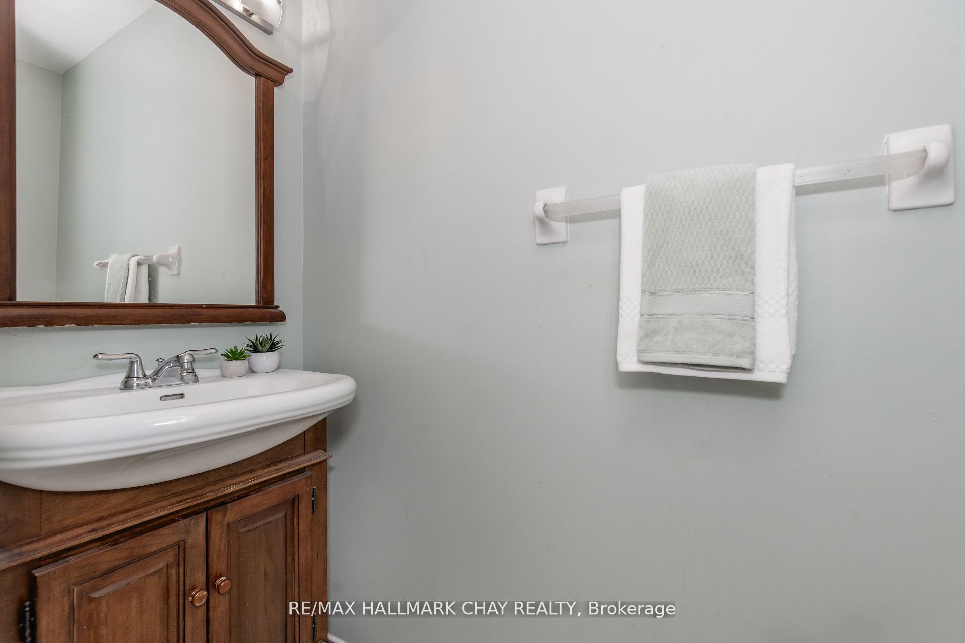 Photo 12 of 248 Ferndale Drive S, Barrie, Ardagh — HOMEH