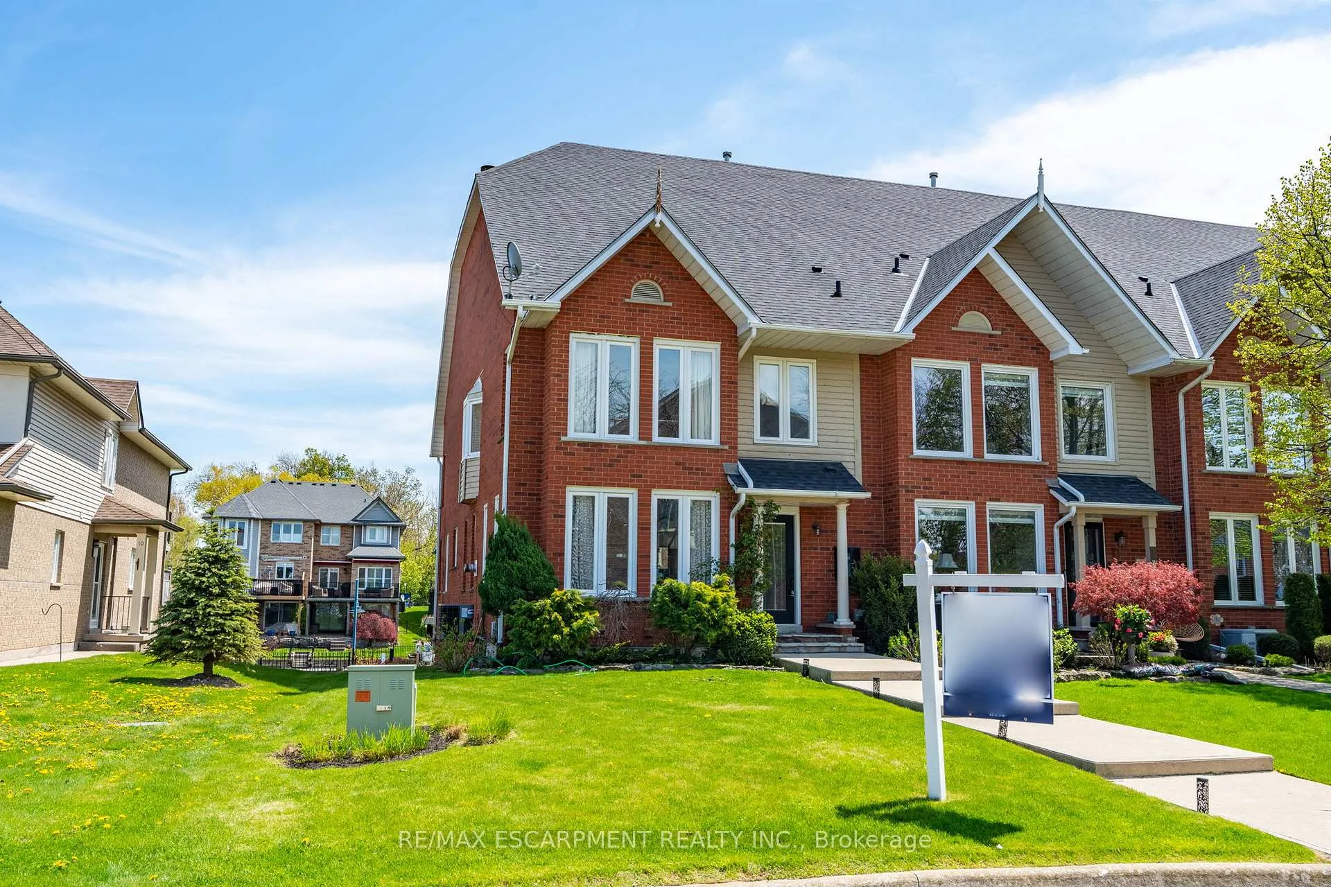 Photo 2 of 91 Edgewater Drive, Hamilton, Stoney Creek — HOMEH