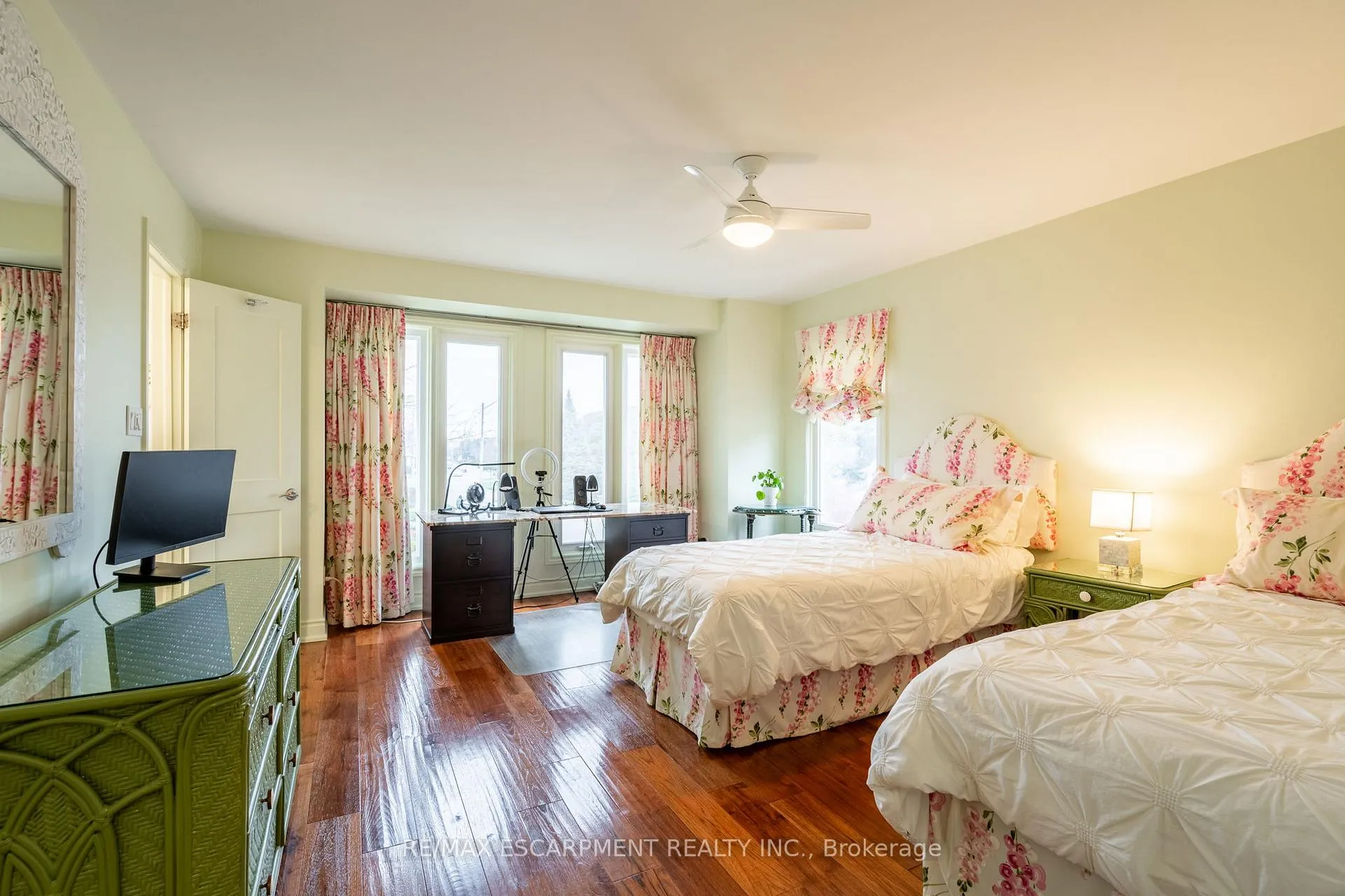 Photo 20 of 91 Edgewater Drive, Hamilton, Stoney Creek — HOMEH