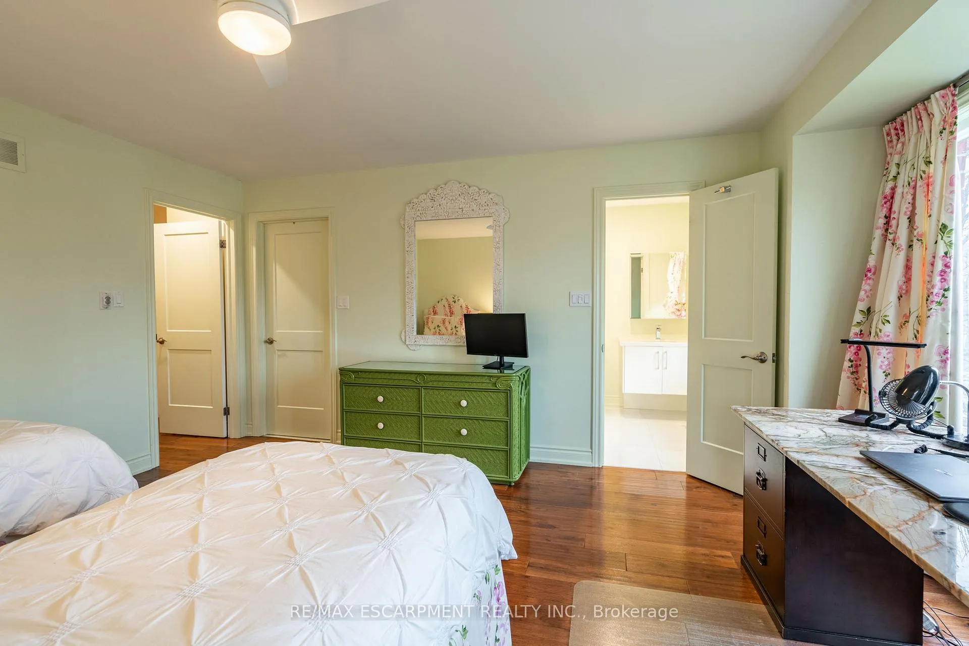Photo 21 of 91 Edgewater Drive, Hamilton, Stoney Creek — HOMEH