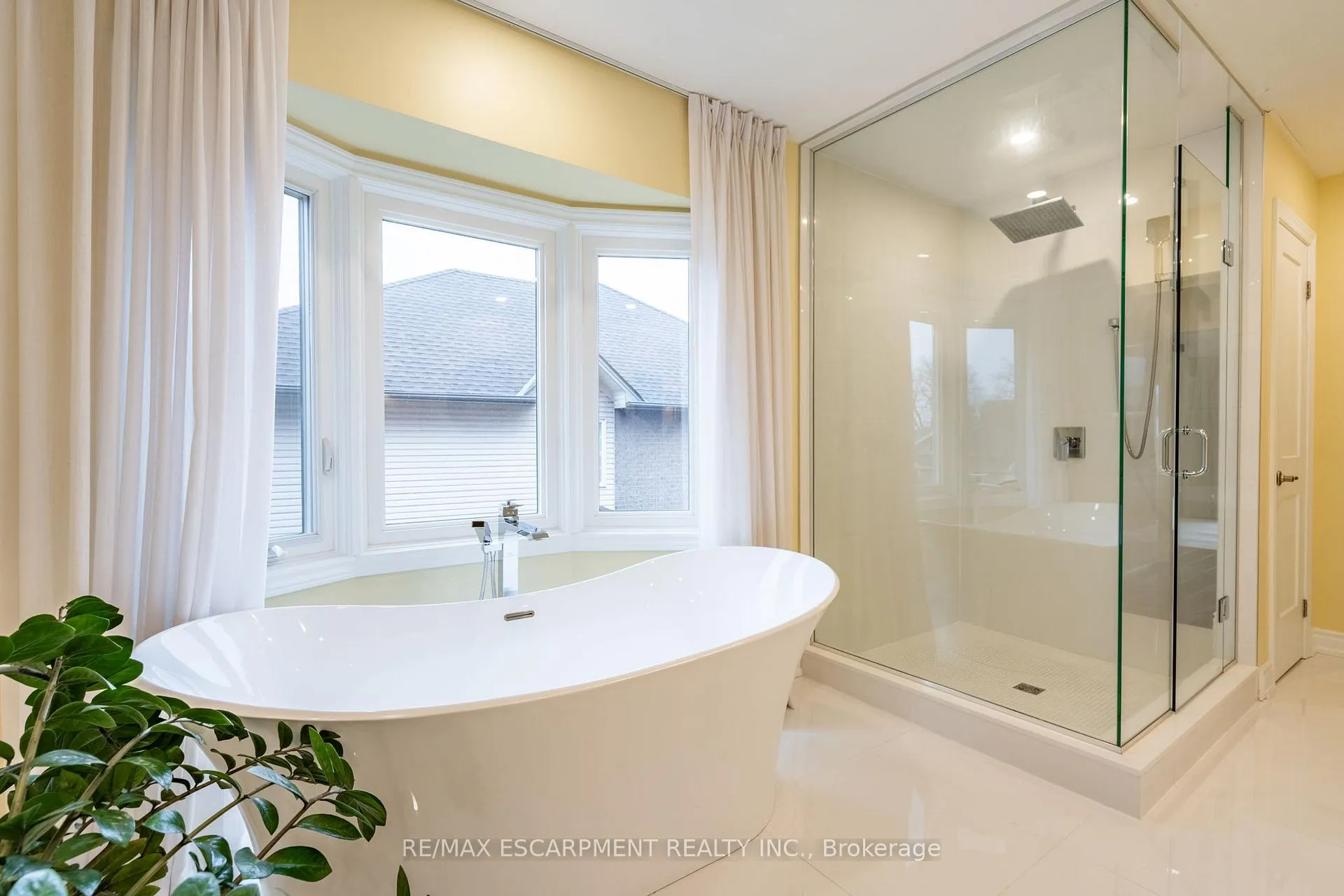 Photo 33 of 91 Edgewater Drive, Hamilton, Stoney Creek — HOMEH
