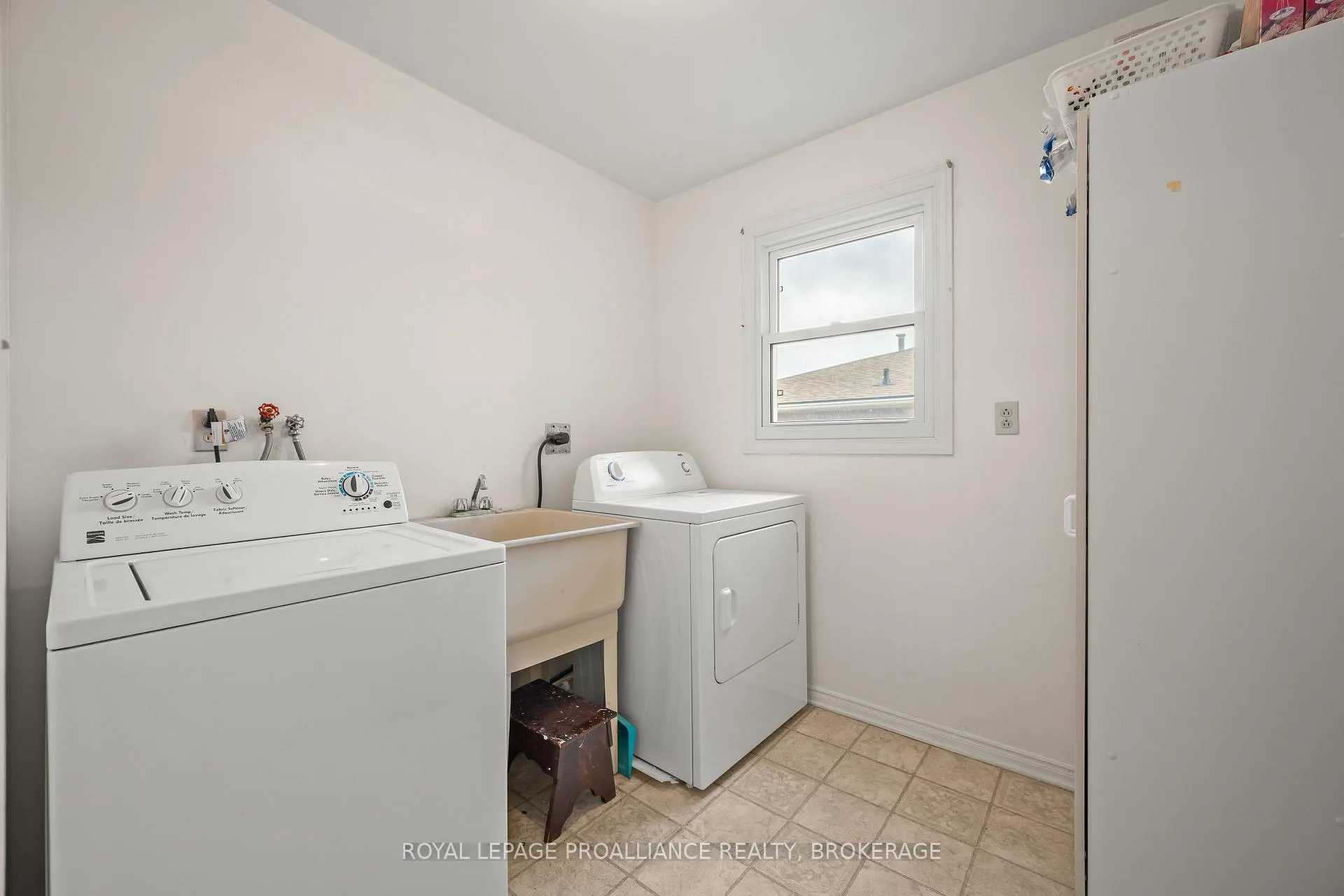 Photo 15 of 901 Mona Drive, Kingston, North of Taylor-Kidd Blvd — HOMEH