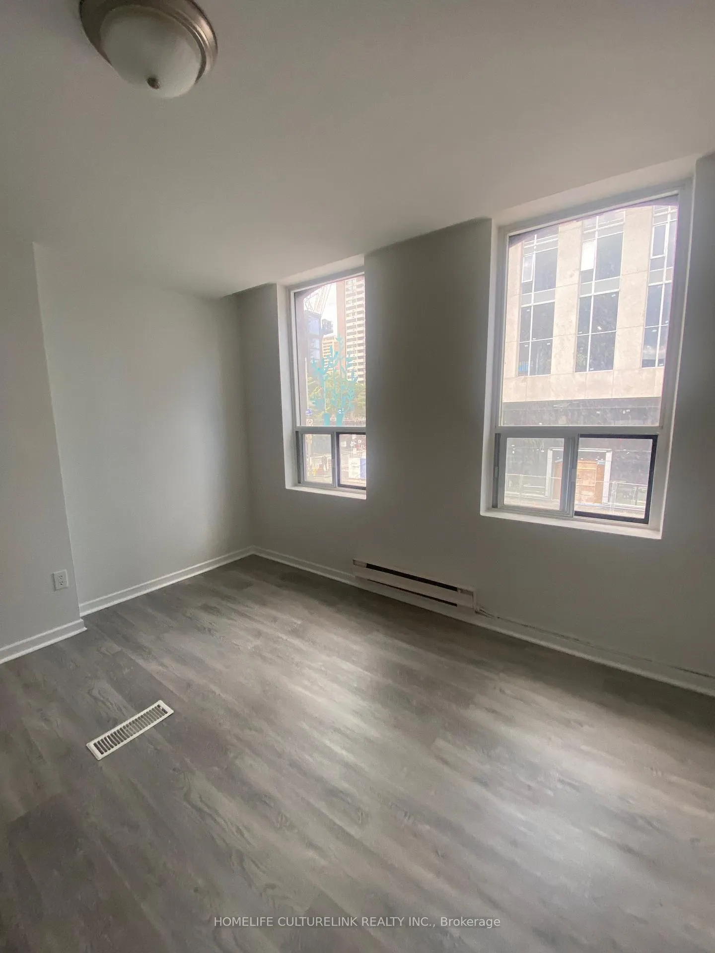 Photo 1 of Unit 5, 632B Yonge Street, Toronto, Bay Street Corridor — HOMEH