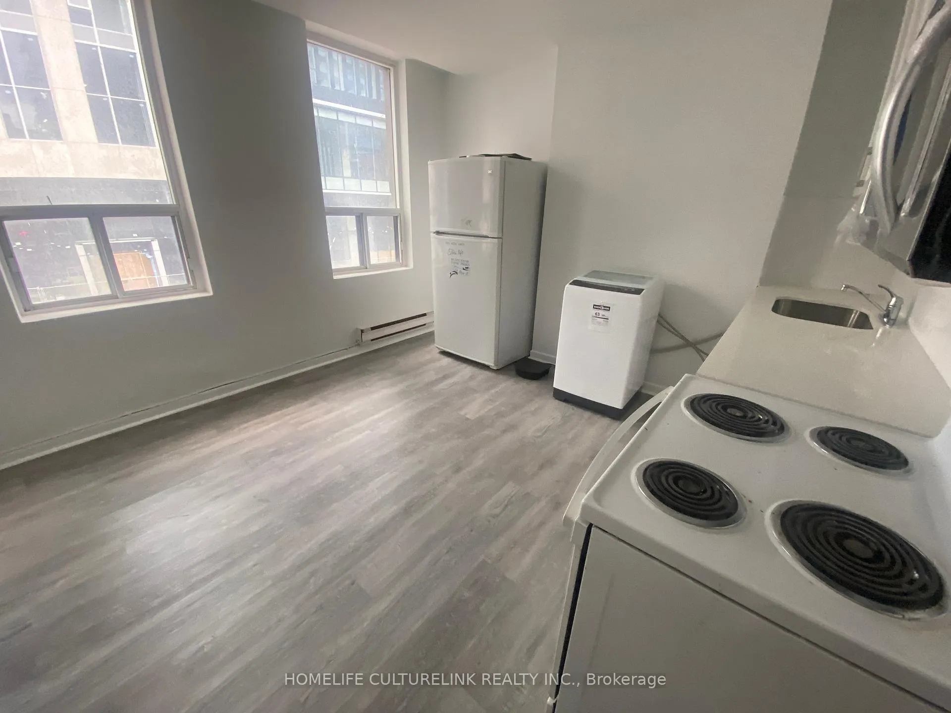 Photo 2 of Unit 5, 632B Yonge Street, Toronto, Bay Street Corridor — HOMEH