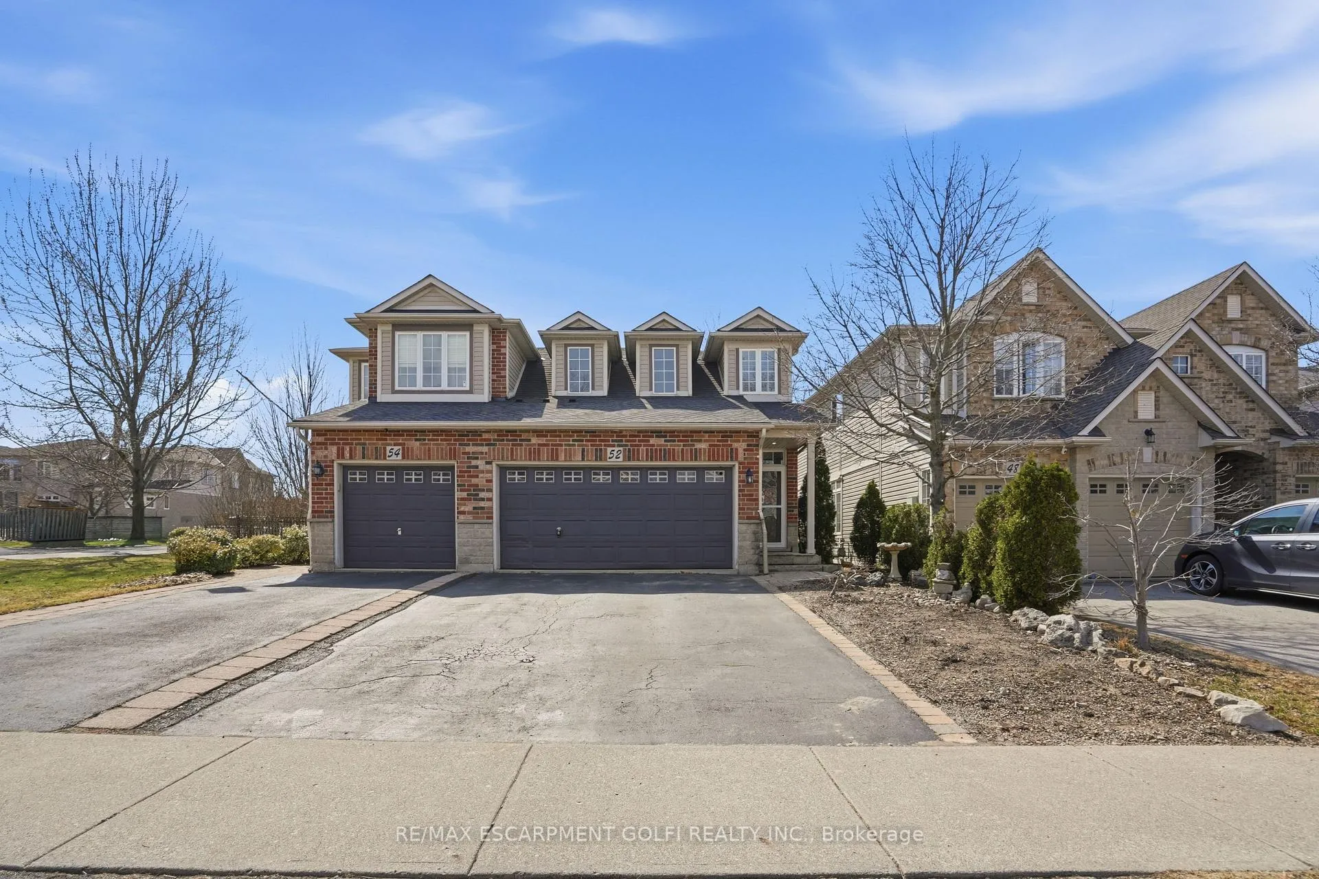 Photo 1 of 52 Sunnycroft Court, Hamilton, Waterdown — HOMEH