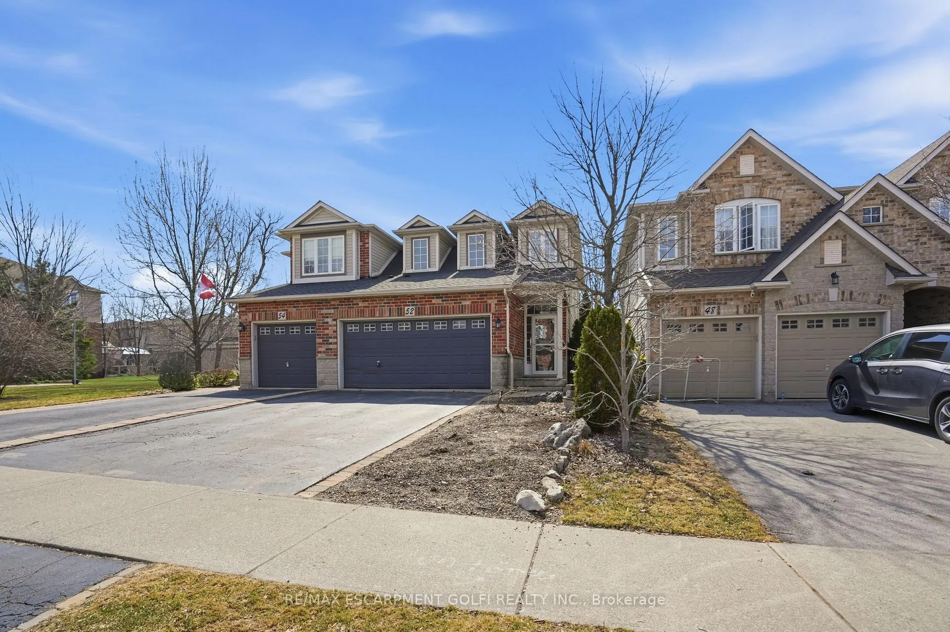 Photo 2 of 52 Sunnycroft Court, Hamilton, Waterdown — HOMEH