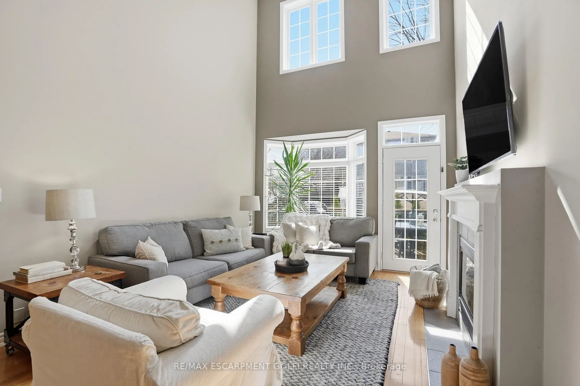 Photo 5 of 52 Sunnycroft Court, Hamilton, Waterdown — HOMEH