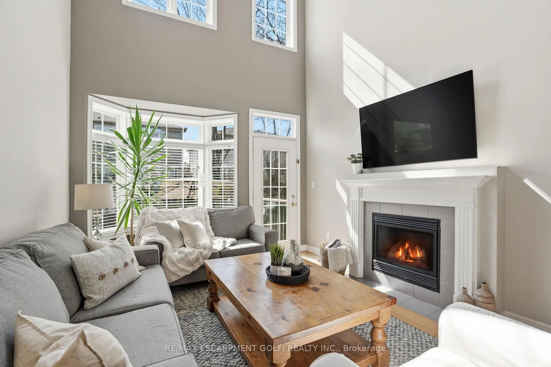Photo 7 of 52 Sunnycroft Court, Hamilton, Waterdown — HOMEH