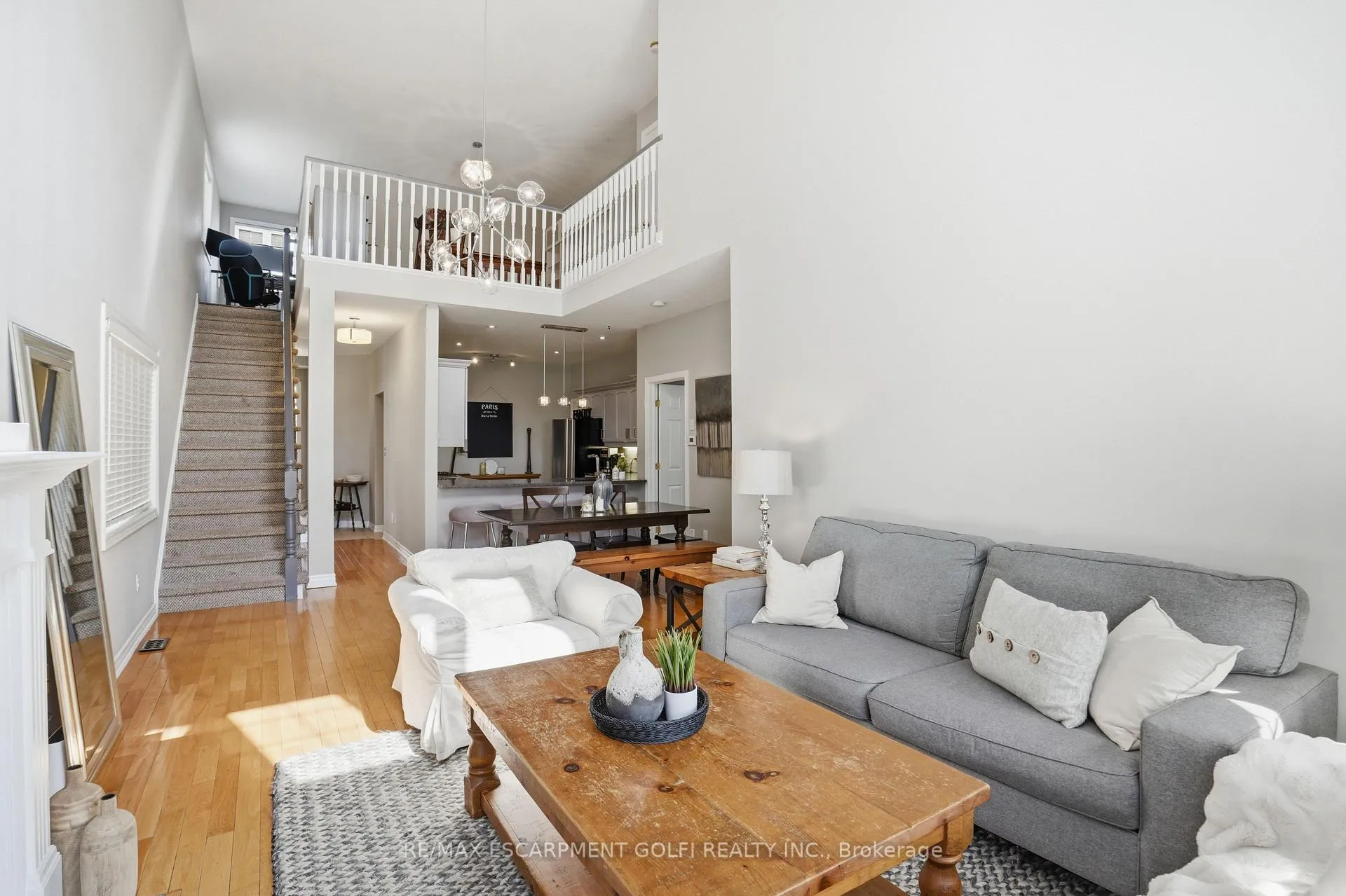 Photo 8 of 52 Sunnycroft Court, Hamilton, Waterdown — HOMEH