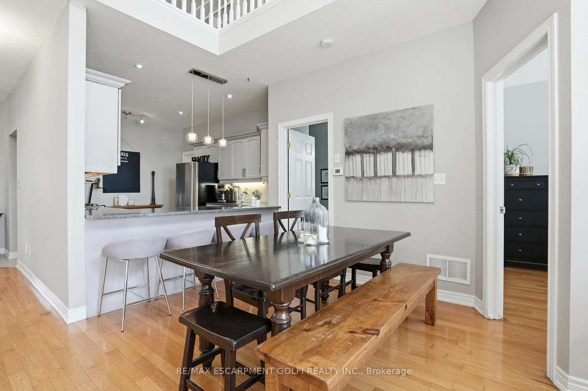 Photo 9 of 52 Sunnycroft Court, Hamilton, Waterdown — HOMEH