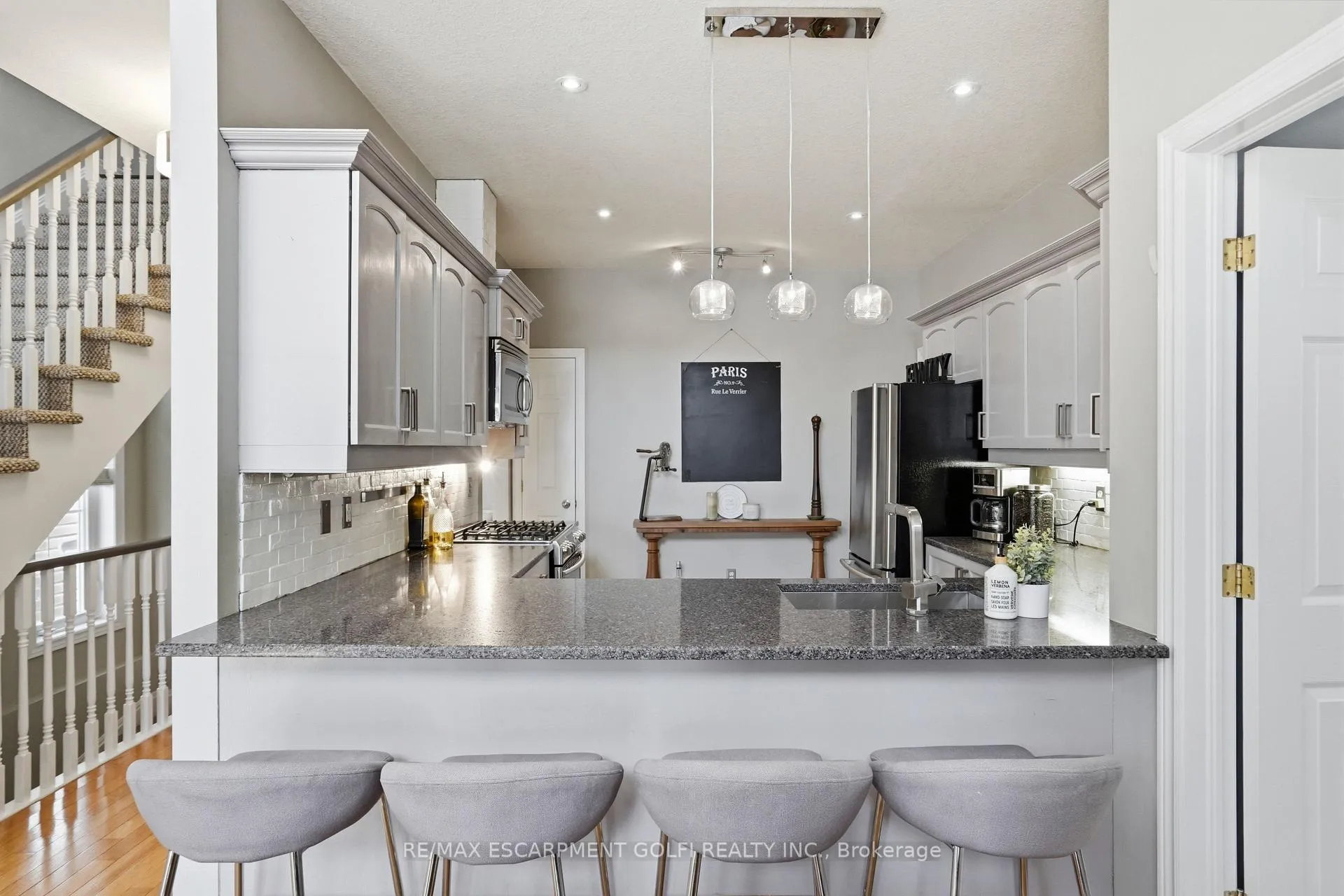 Photo 10 of 52 Sunnycroft Court, Hamilton, Waterdown — HOMEH