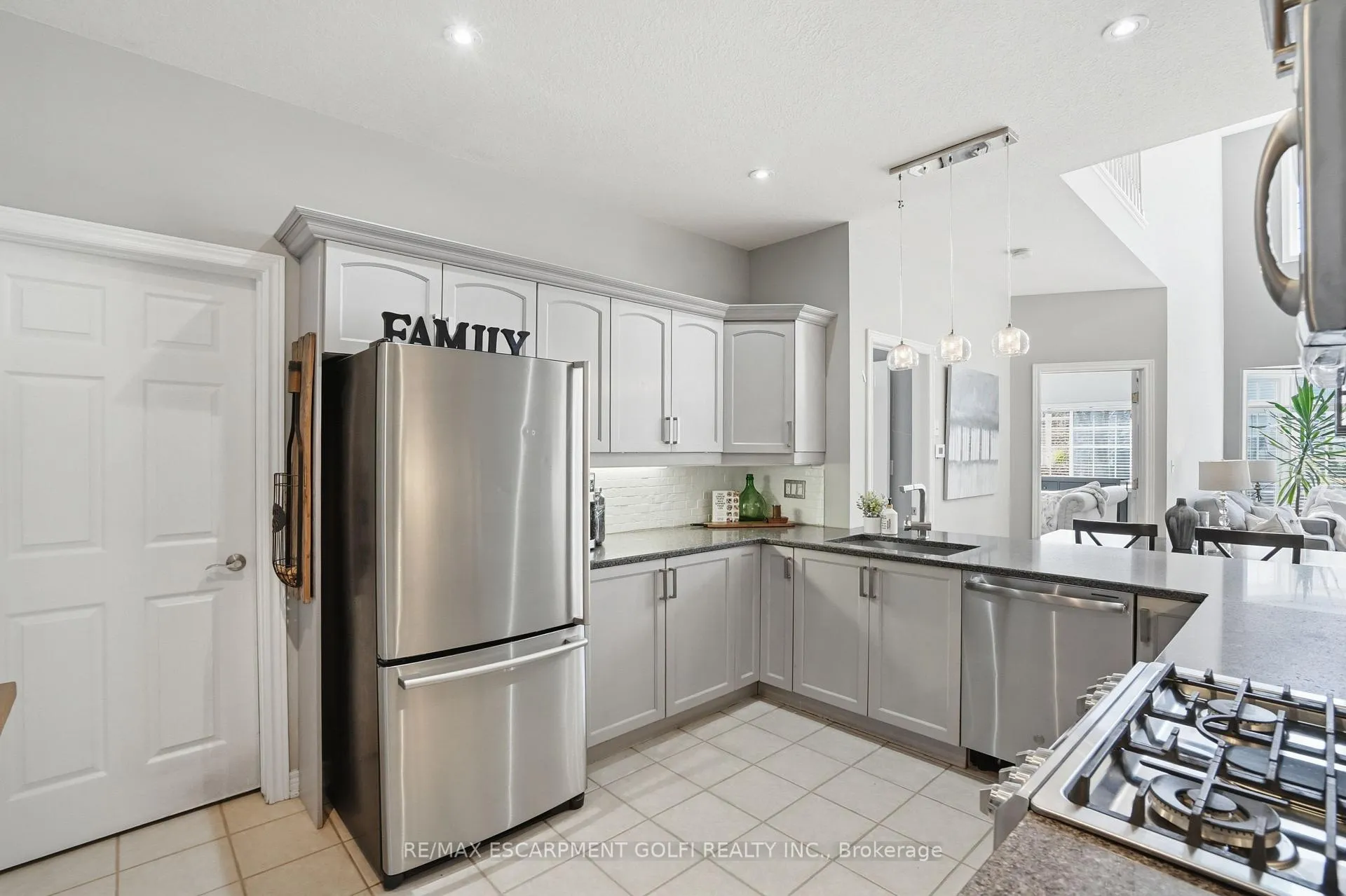 Photo 13 of 52 Sunnycroft Court, Hamilton, Waterdown — HOMEH