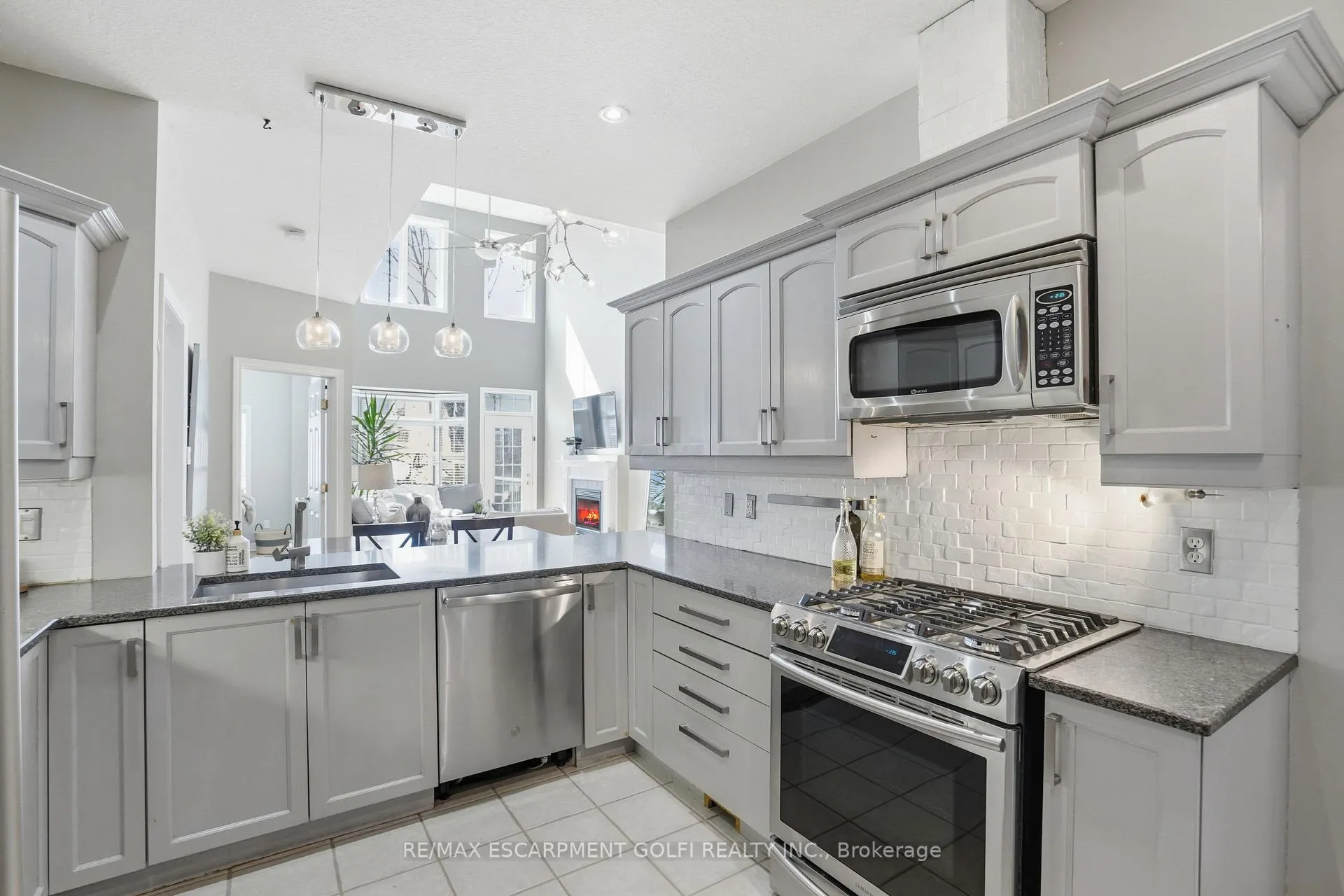 Photo 14 of 52 Sunnycroft Court, Hamilton, Waterdown — HOMEH