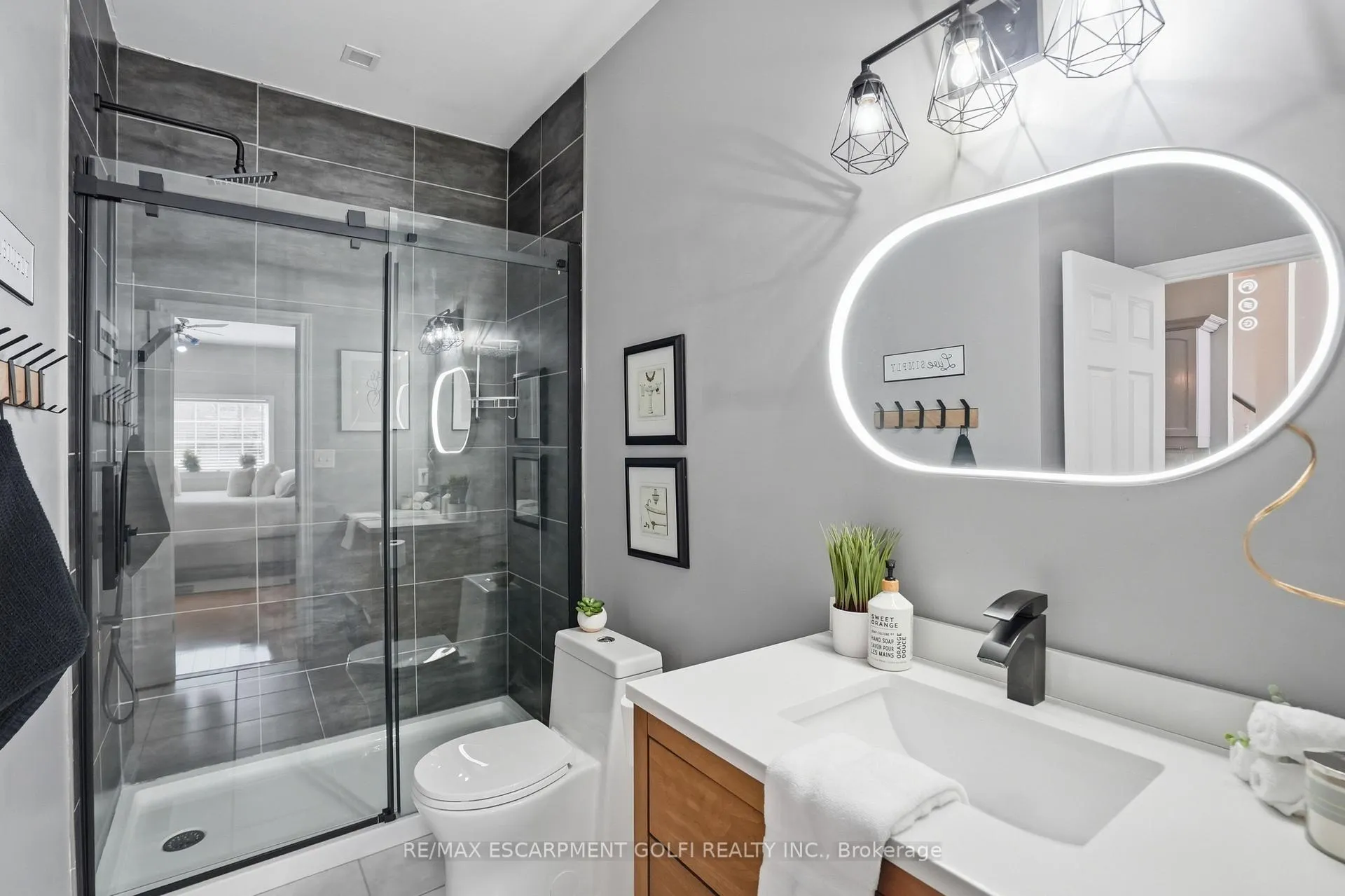 Photo 17 of 52 Sunnycroft Court, Hamilton, Waterdown — HOMEH