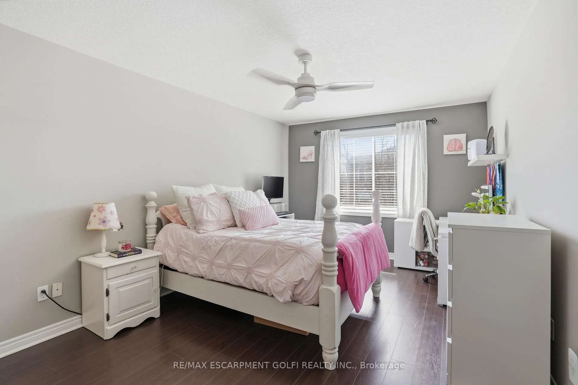 Photo 21 of 52 Sunnycroft Court, Hamilton, Waterdown — HOMEH