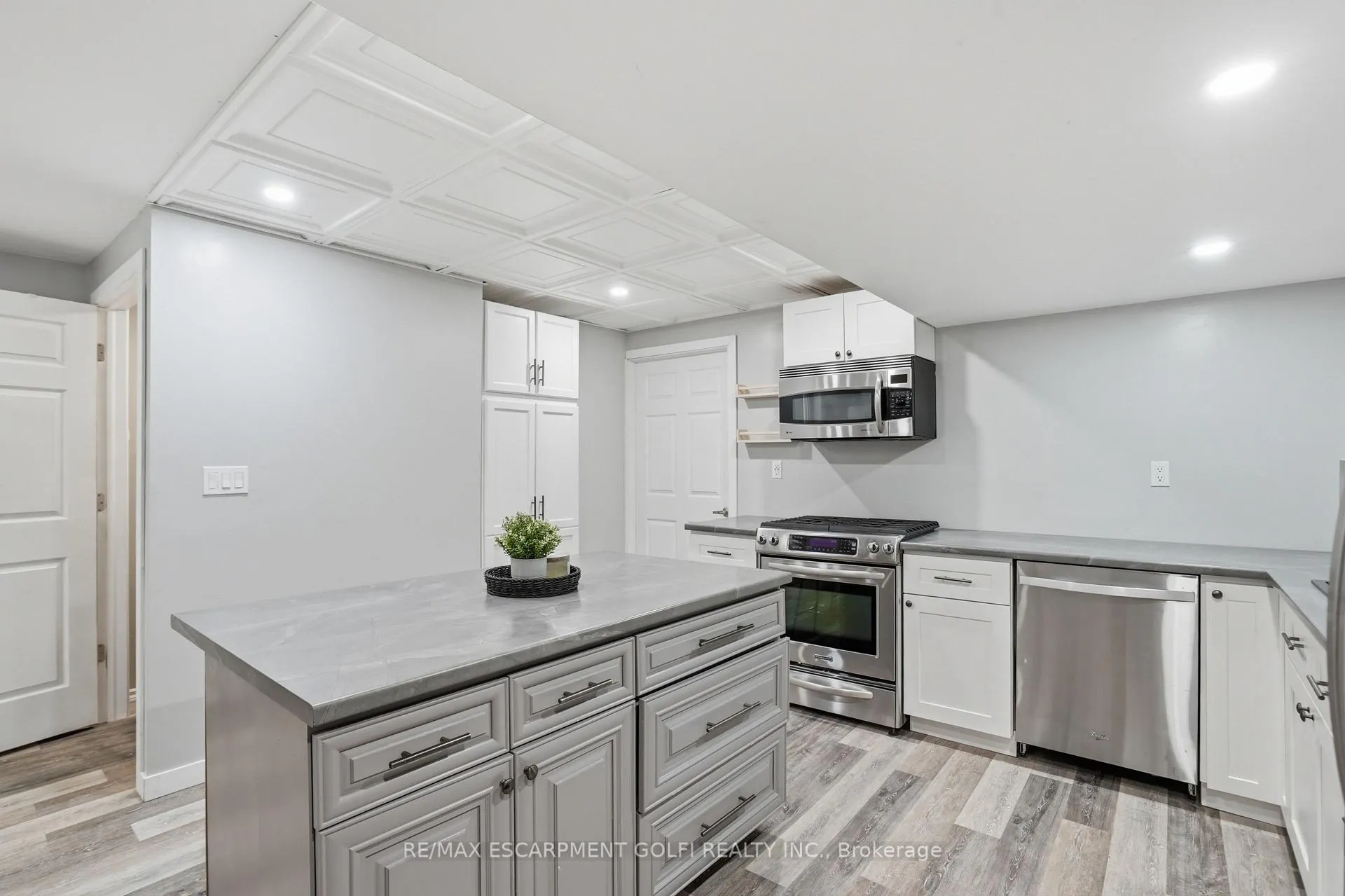 Photo 24 of 52 Sunnycroft Court, Hamilton, Waterdown — HOMEH
