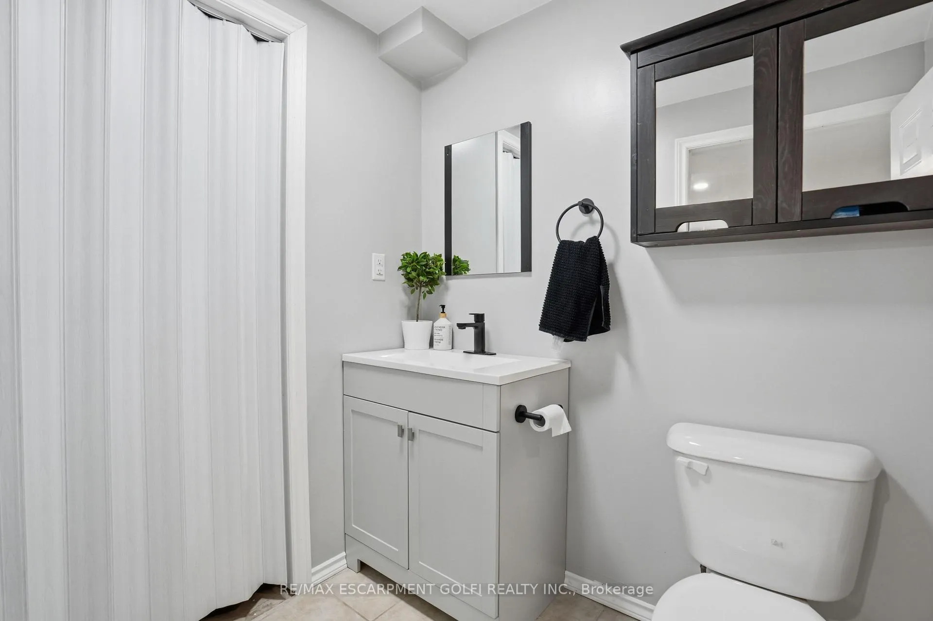 Photo 29 of 52 Sunnycroft Court, Hamilton, Waterdown — HOMEH