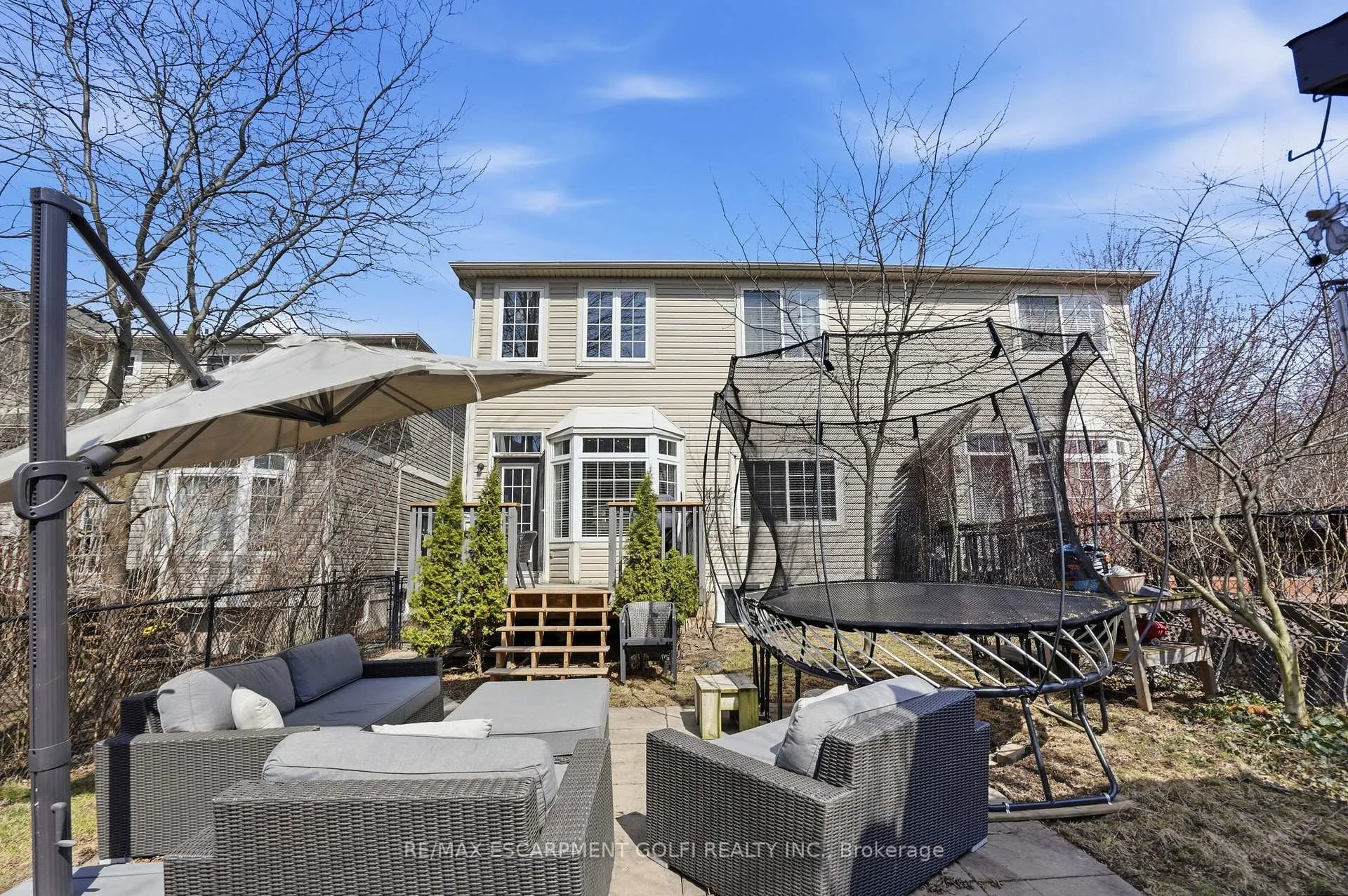 Photo 33 of 52 Sunnycroft Court, Hamilton, Waterdown — HOMEH
