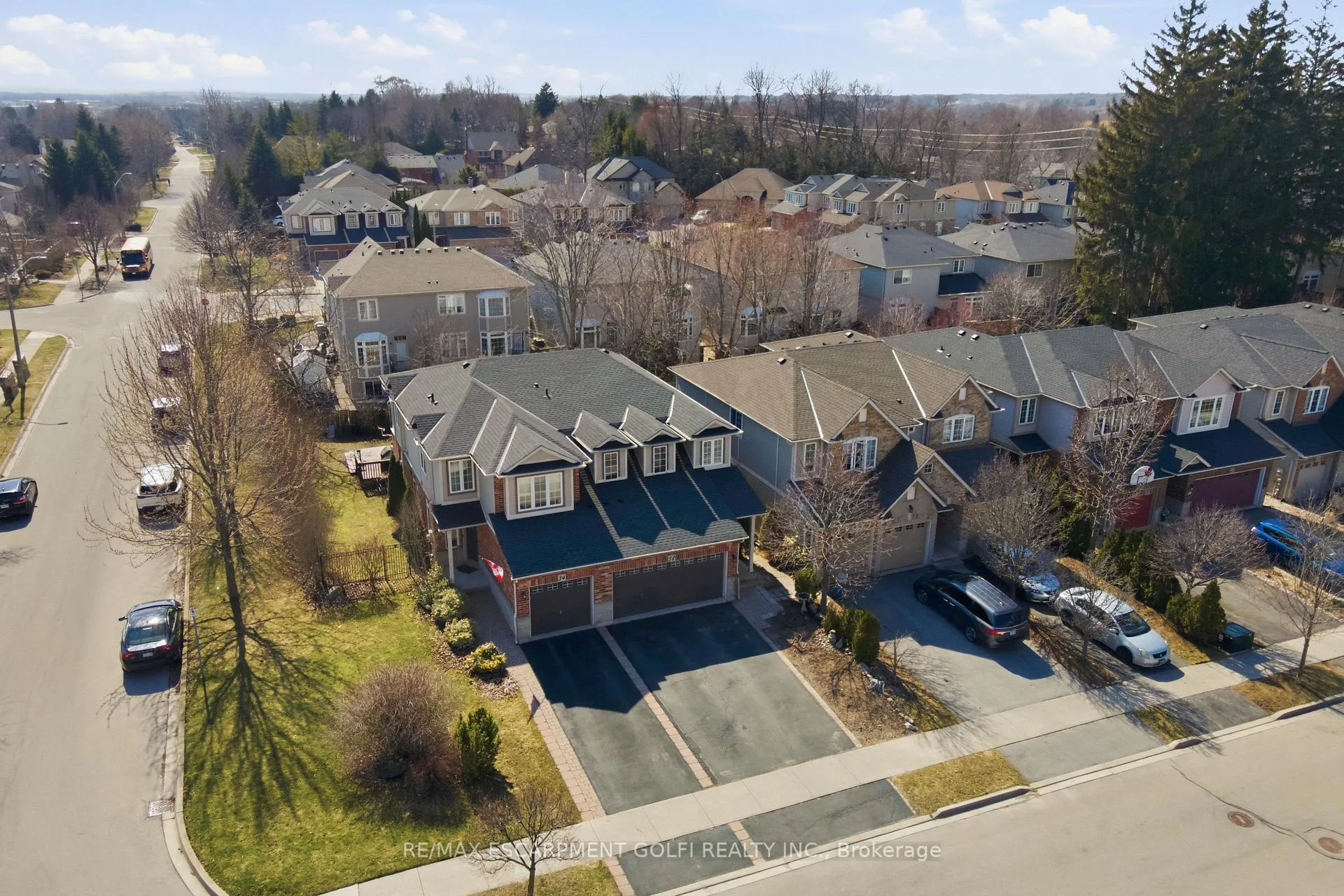 Photo 34 of 52 Sunnycroft Court, Hamilton, Waterdown — HOMEH