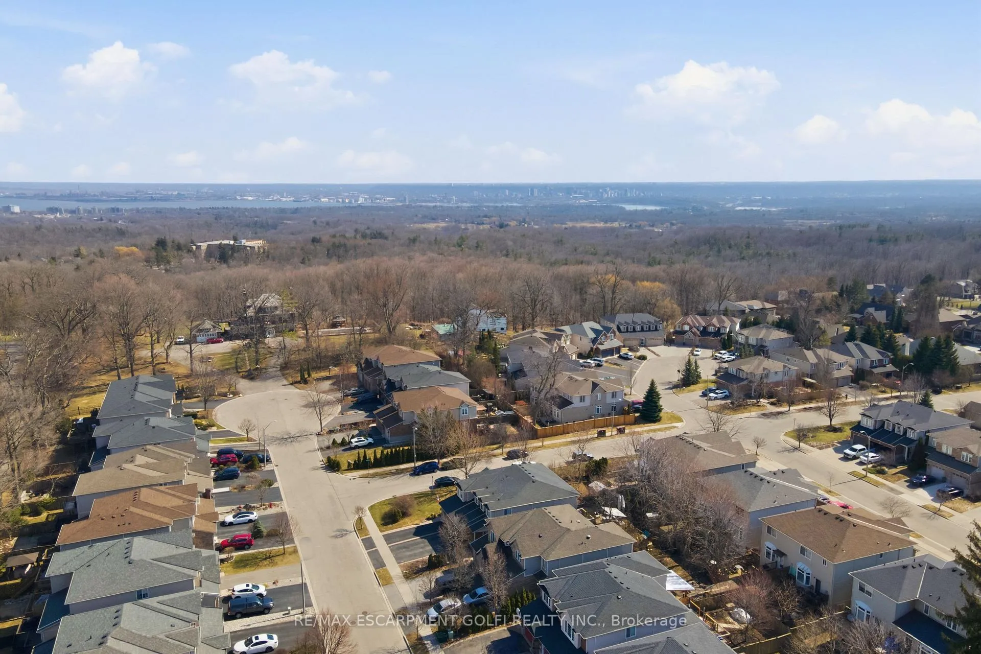 Photo 37 of 52 Sunnycroft Court, Hamilton, Waterdown — HOMEH