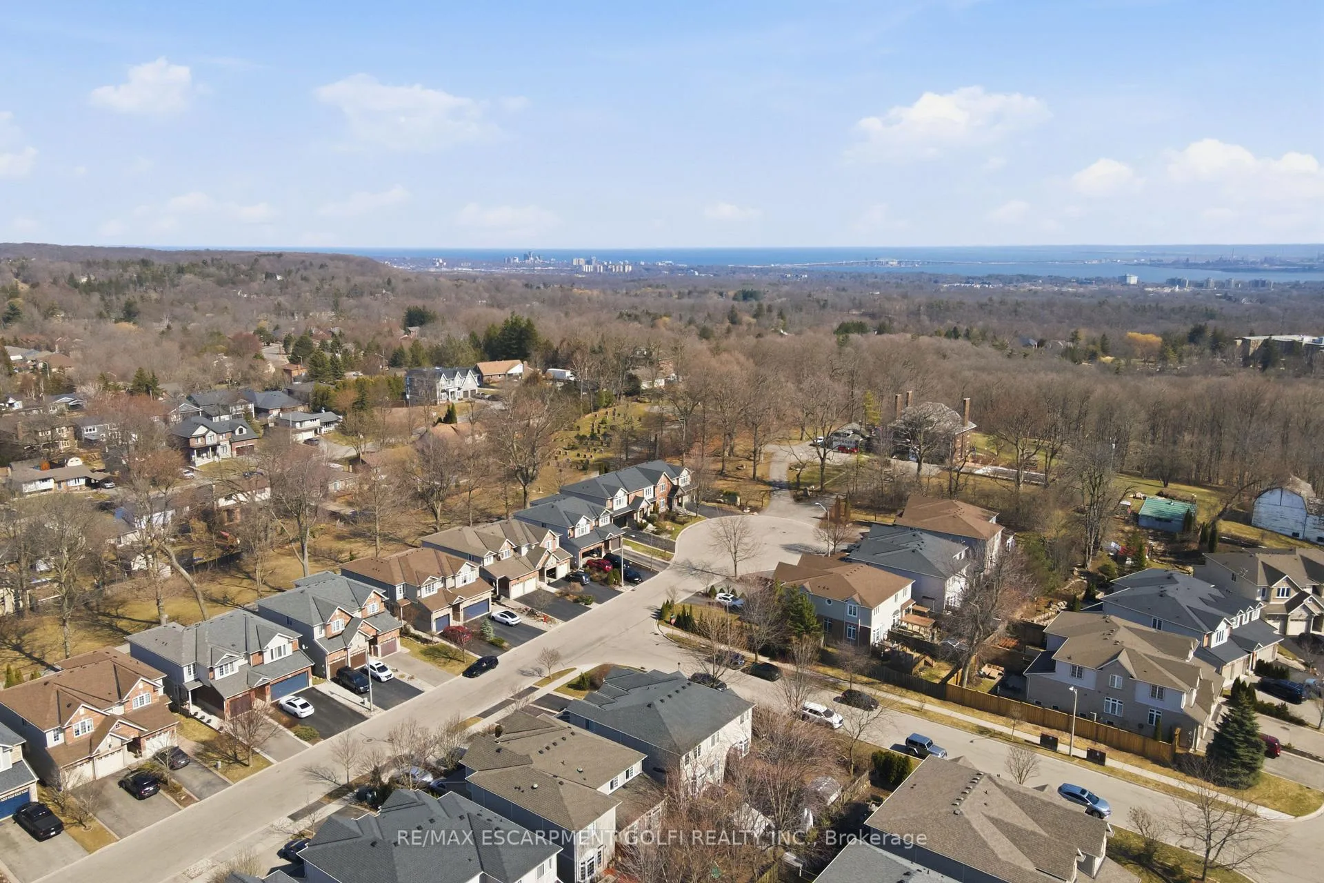 Photo 38 of 52 Sunnycroft Court, Hamilton, Waterdown — HOMEH