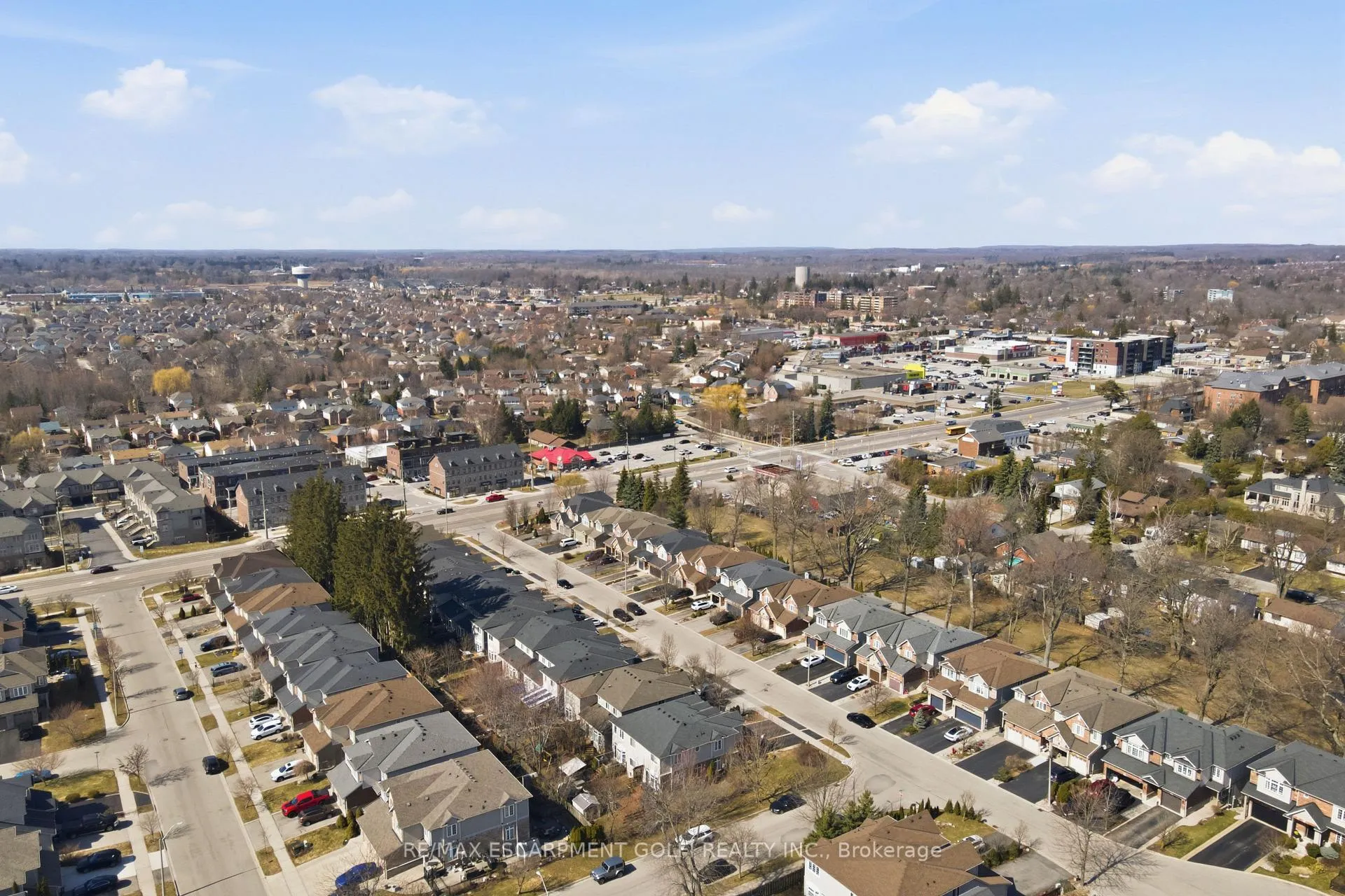 Photo 39 of 52 Sunnycroft Court, Hamilton, Waterdown — HOMEH