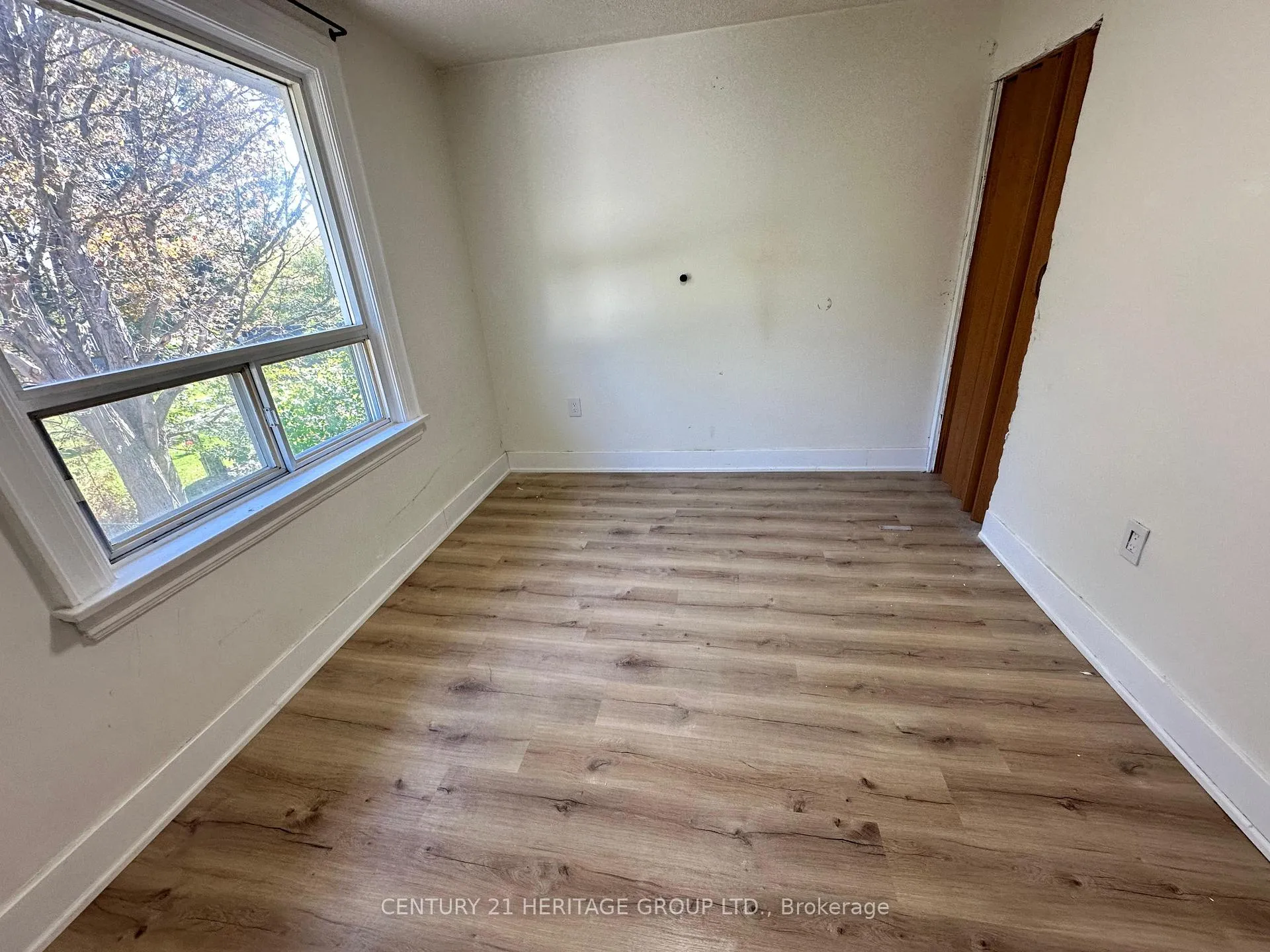 Photo 15 of 175 Park Road S, Oshawa, Vanier — HOMEH