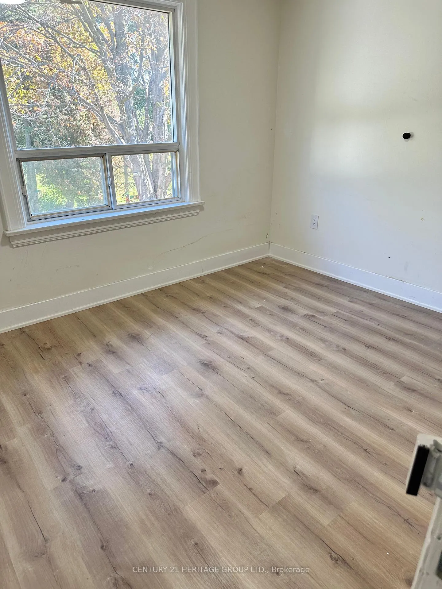 Photo 16 of 175 Park Road S, Oshawa, Vanier — HOMEH