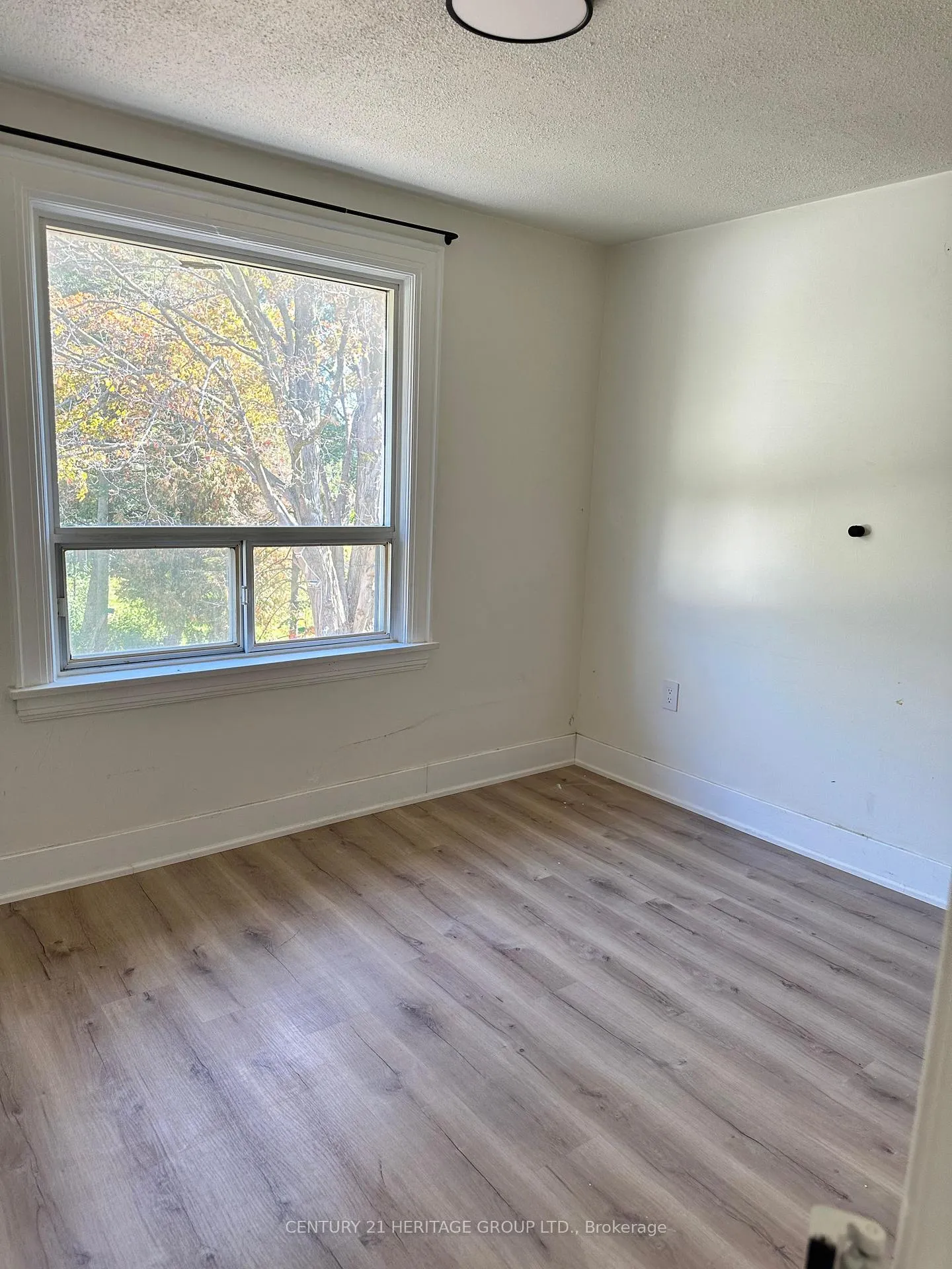 Photo 17 of 175 Park Road S, Oshawa, Vanier — HOMEH