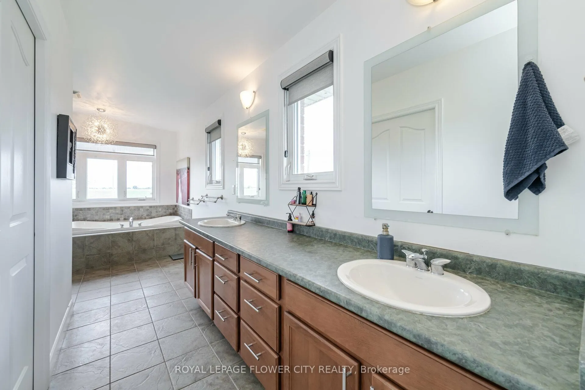 Photo 15 of 4750 Talbot Trail, Chatham-Kent, Tilbury East — HOMEH