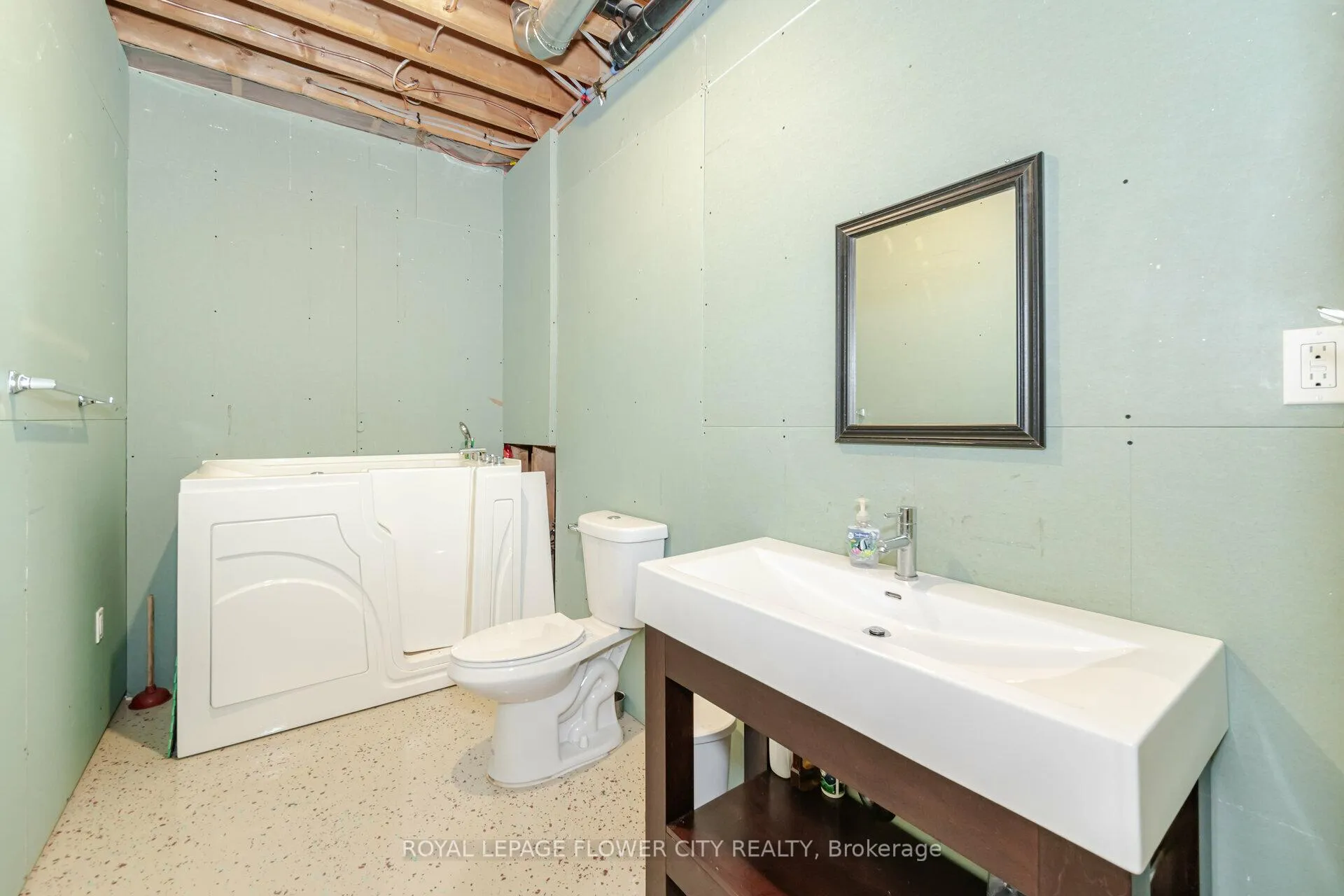 Photo 26 of 4750 Talbot Trail, Chatham-Kent, Tilbury East — HOMEH