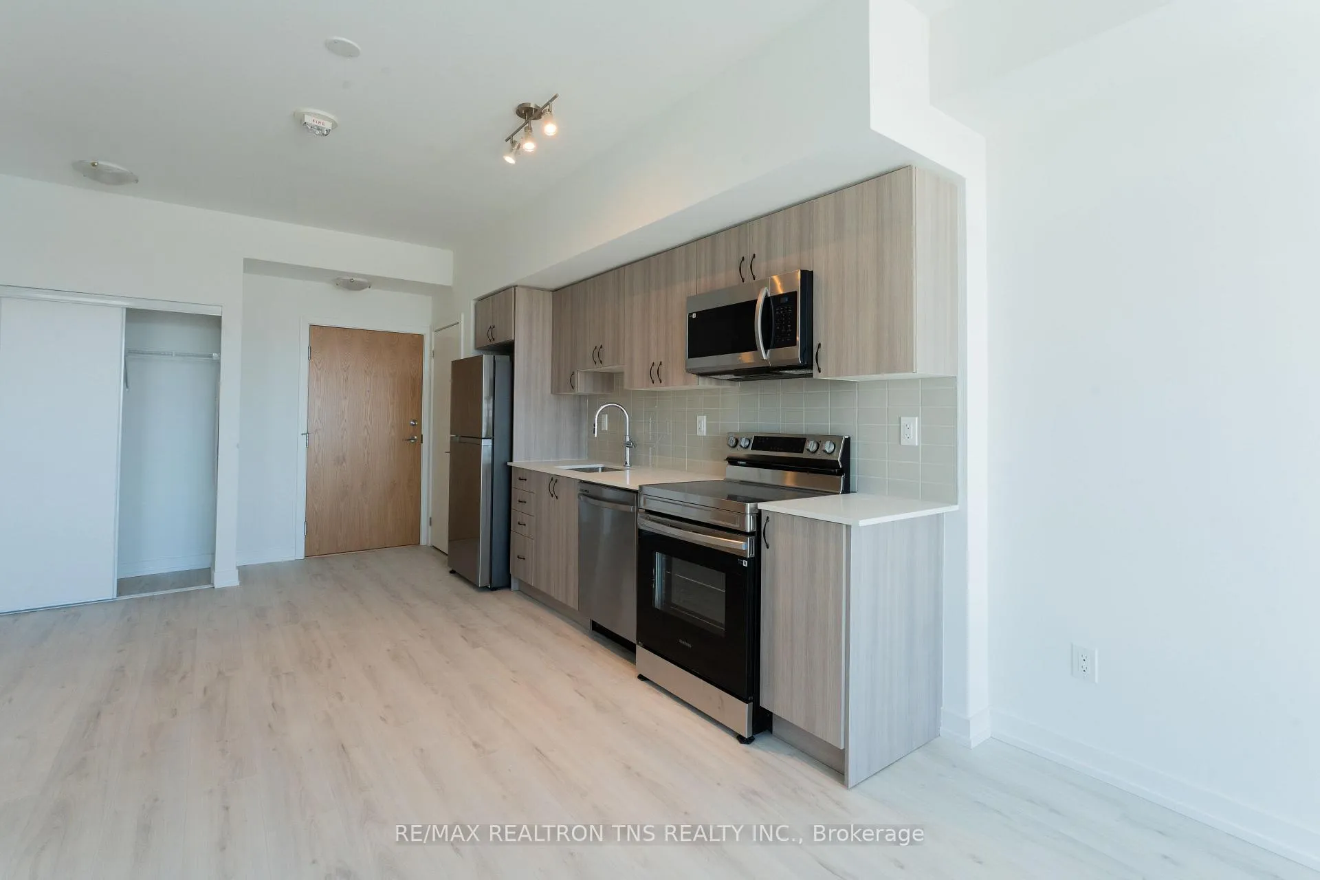 Photo 3 of Unit 2801, 1435 Celebration Drive, Pickering, Bay Ridges — HOMEH