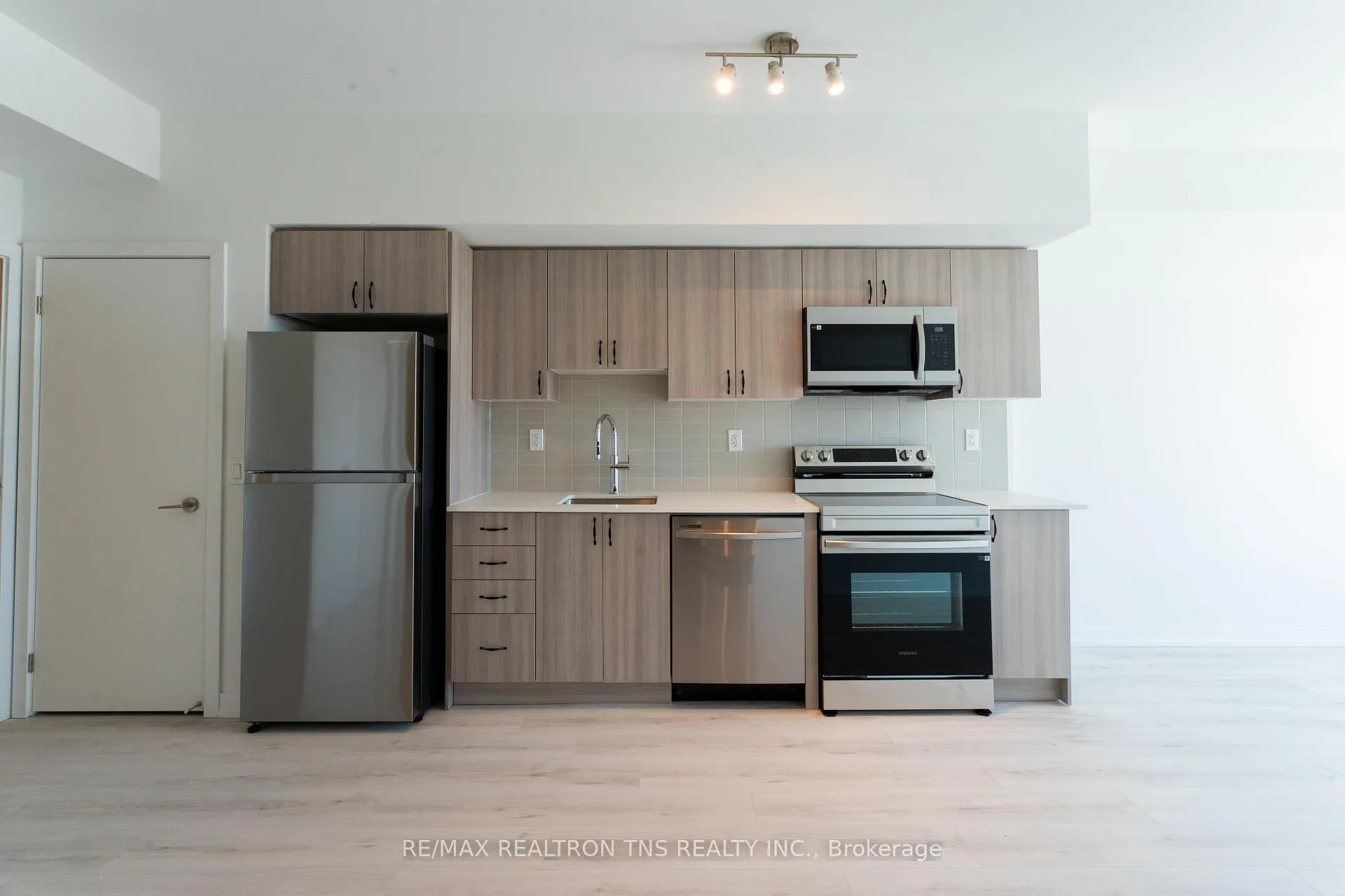 Photo 5 of Unit 2801, 1435 Celebration Drive, Pickering, Bay Ridges — HOMEH